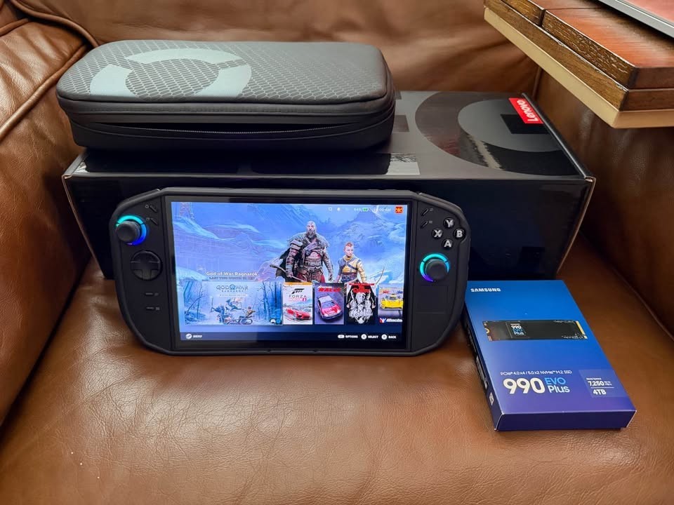 Lenovo Legion Go 2, 32GB, 4TB SSD, Z2 EXTREME, 144hz VRR OLED Steam OS + EXTRAS!
