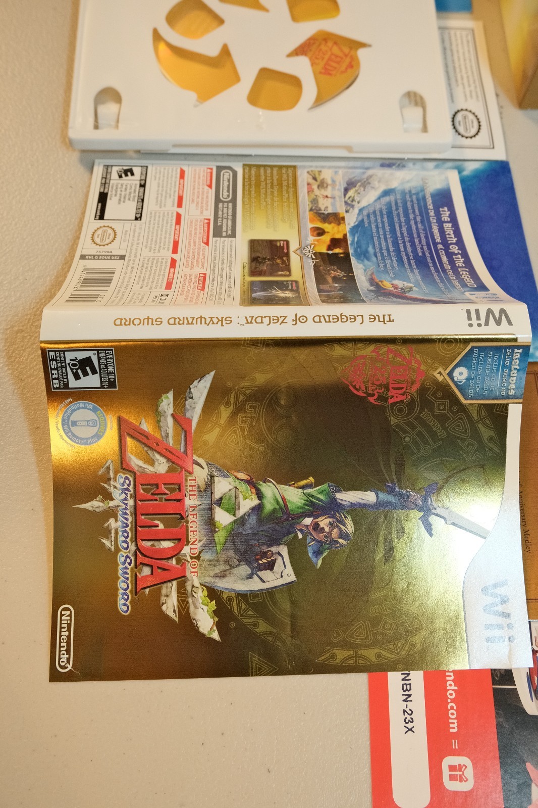 The Legend of Zelda Skyward Sword + Gold Controller Nintendo Wii Bundle Complete