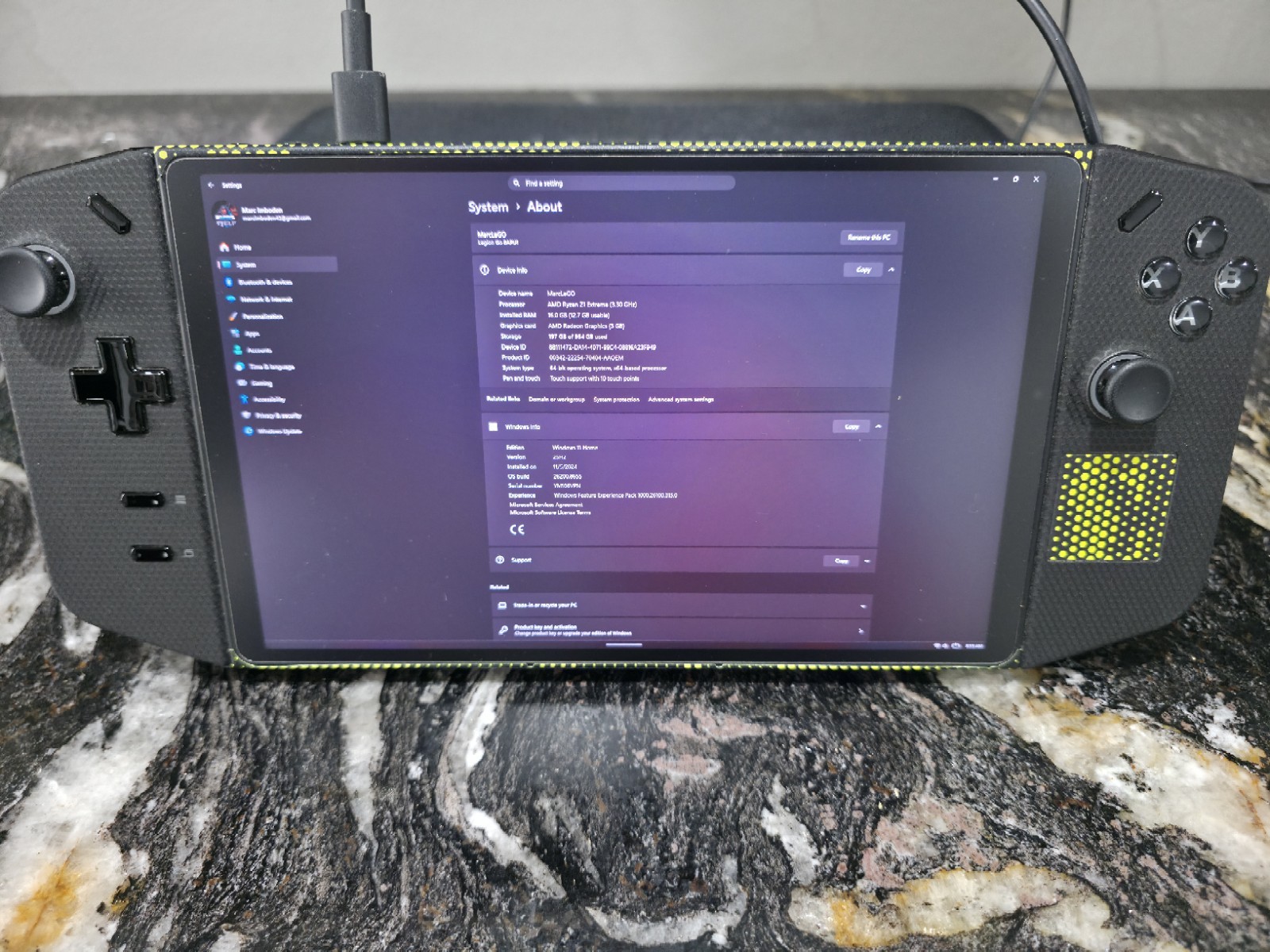 *MINT* Lenovo Legion Go 8APU1 1TB Handheld Console – Shadow Black