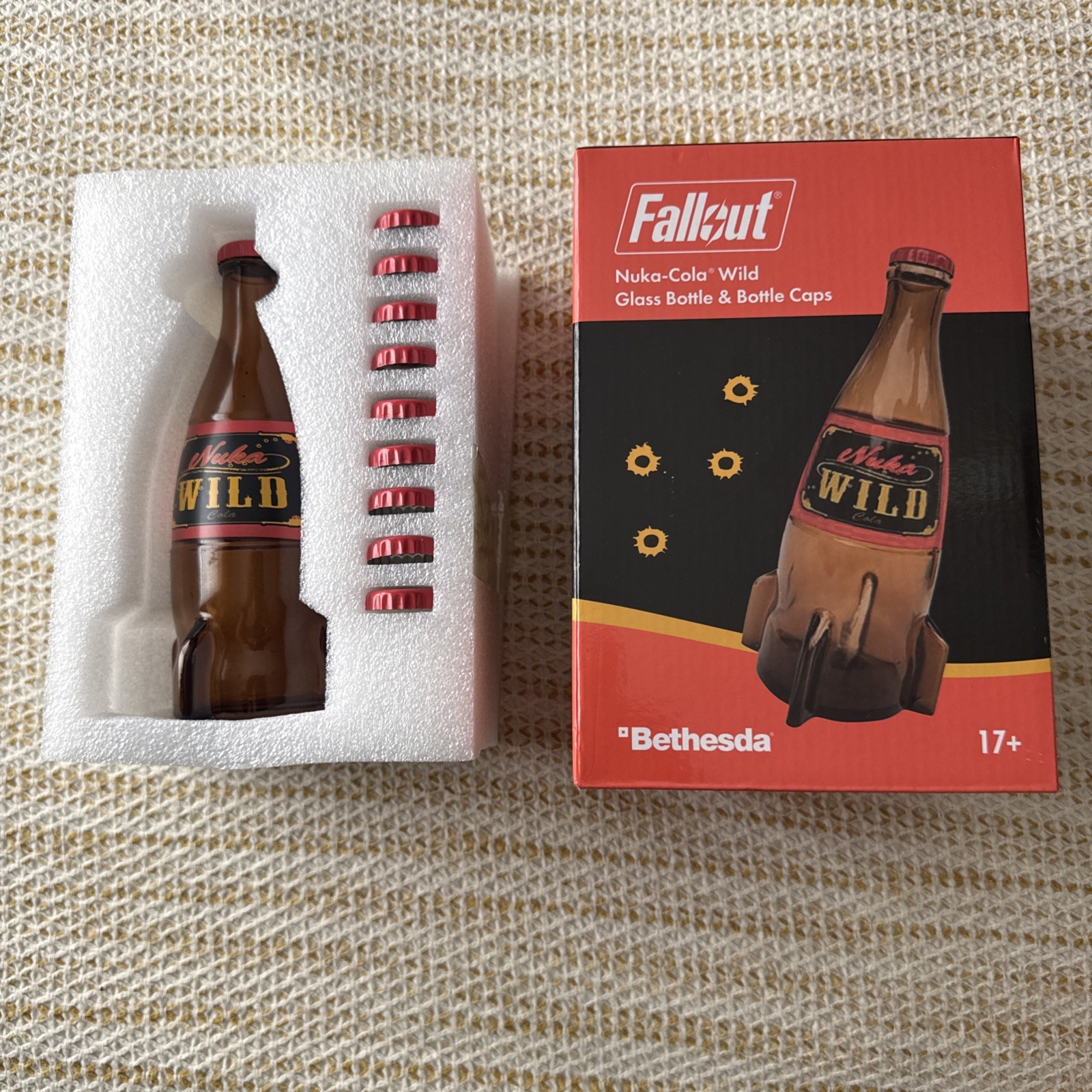 Fallout Authentic Nuka Cola Wild Collectibles Glass Bottle & 10 Caps !