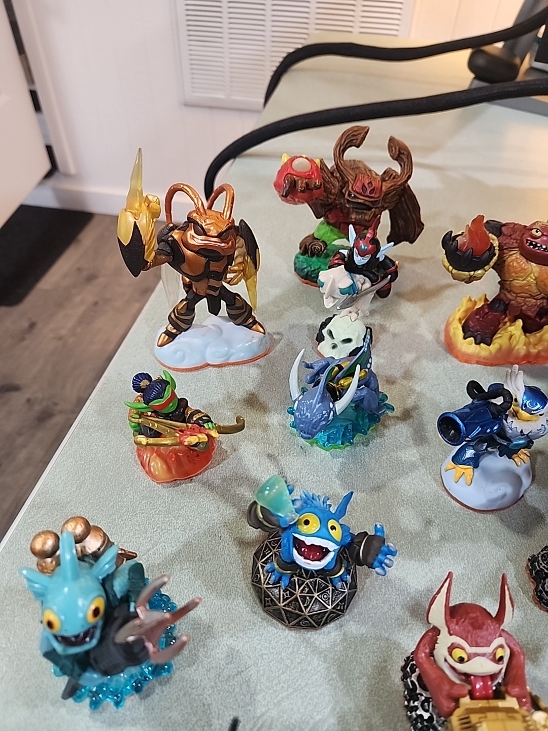 Activision Skylanders Giants Lot of 16 With Carrying Bag and Portal!