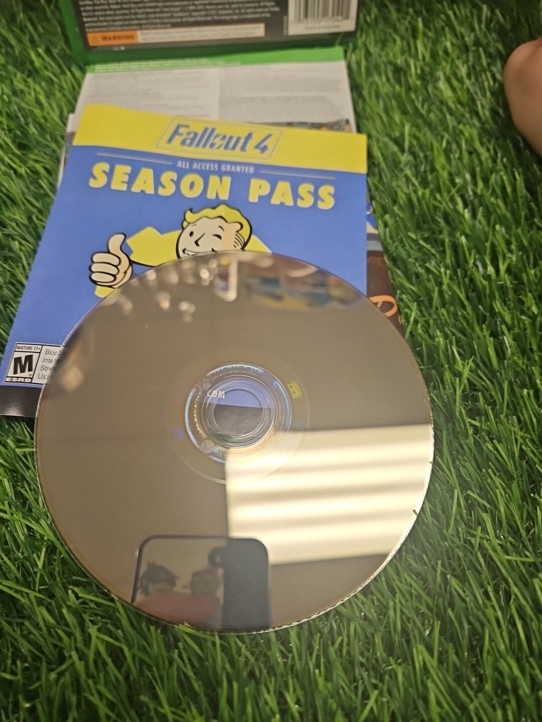 Fallout 4 (Xbox One, 2015) Complete With Original Poster Tested