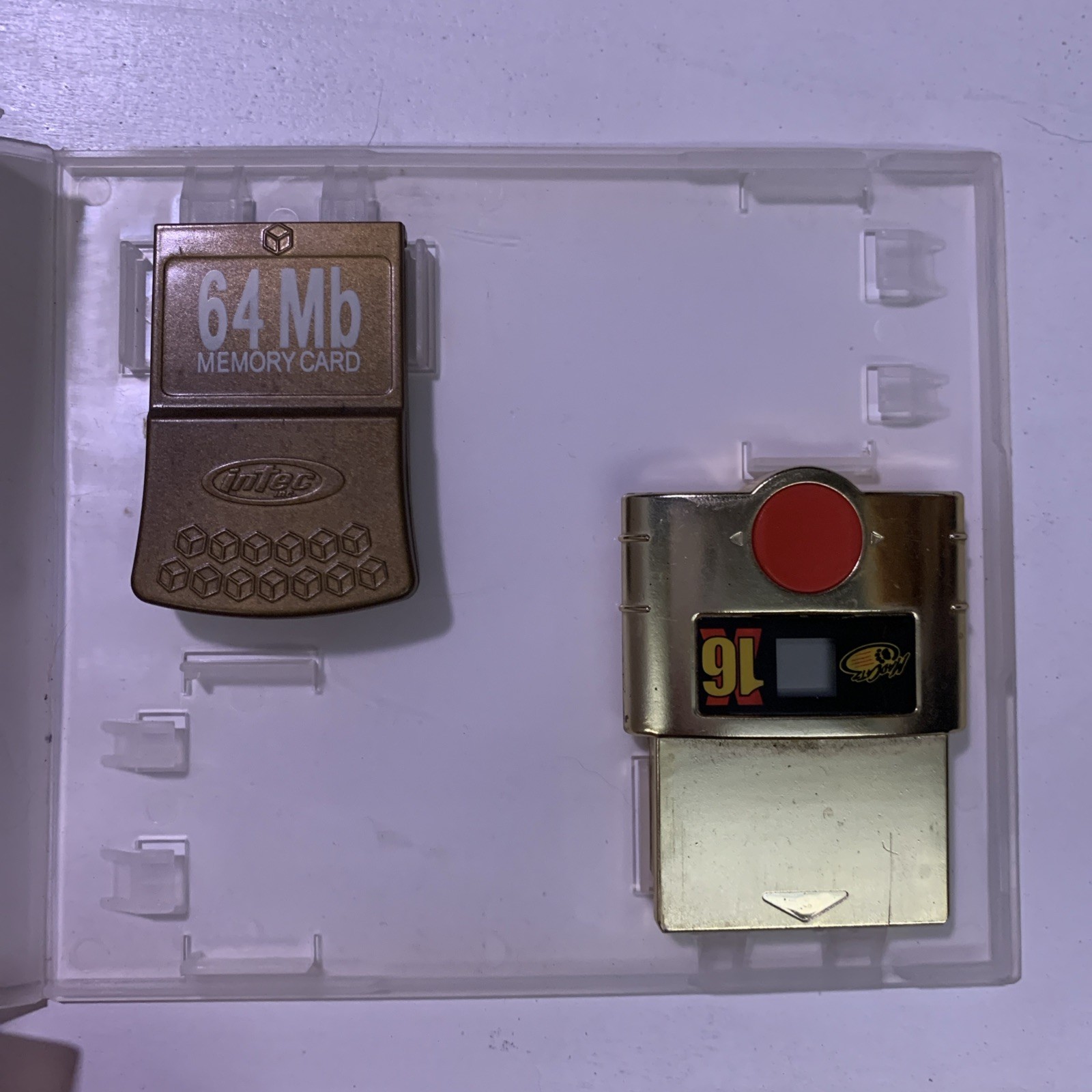 Mad Catz Gold 16 Playstation 1 Memory Card & 1 – Intec 64MB Gamecube Memory Card
