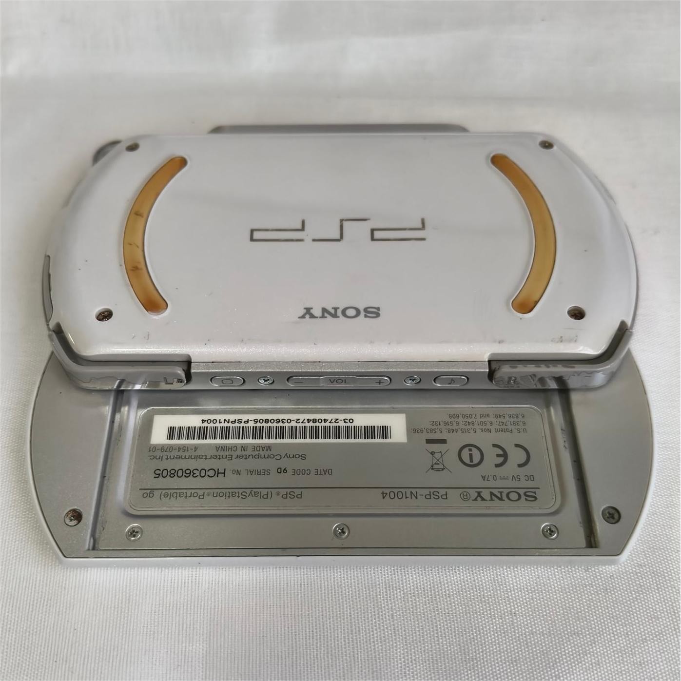 Sony PSP GO console White with Charger PSP-N1004 New screen with protect tested