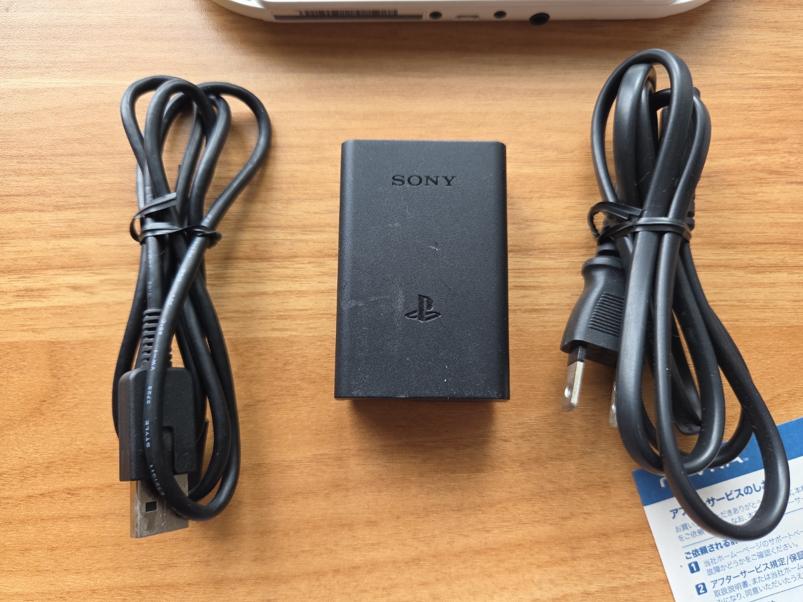 Sony PS Vita PCH-2000ZA22 1GB Handheld Console – Pearl White CIB US SELLER