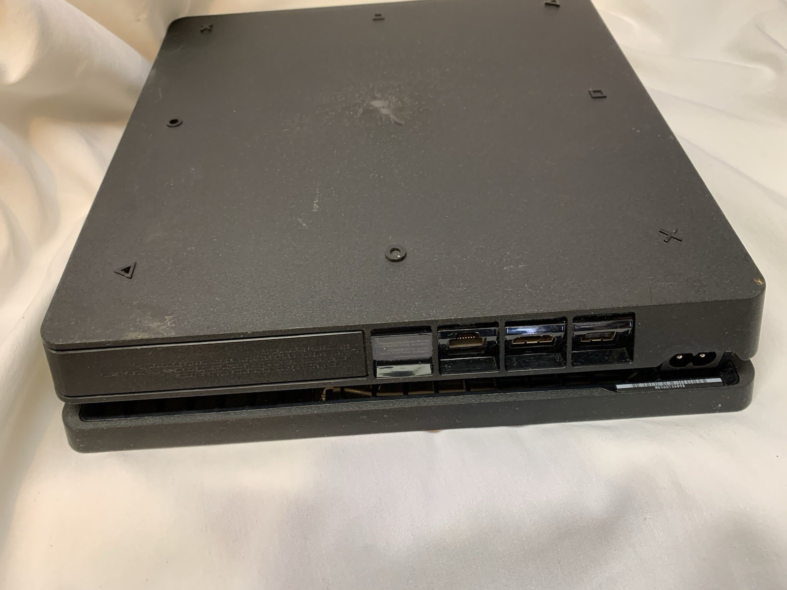 Sony PlayStation 4 Slim 1TB Console CUH-2215B – Disc Drive Issue (READ)
