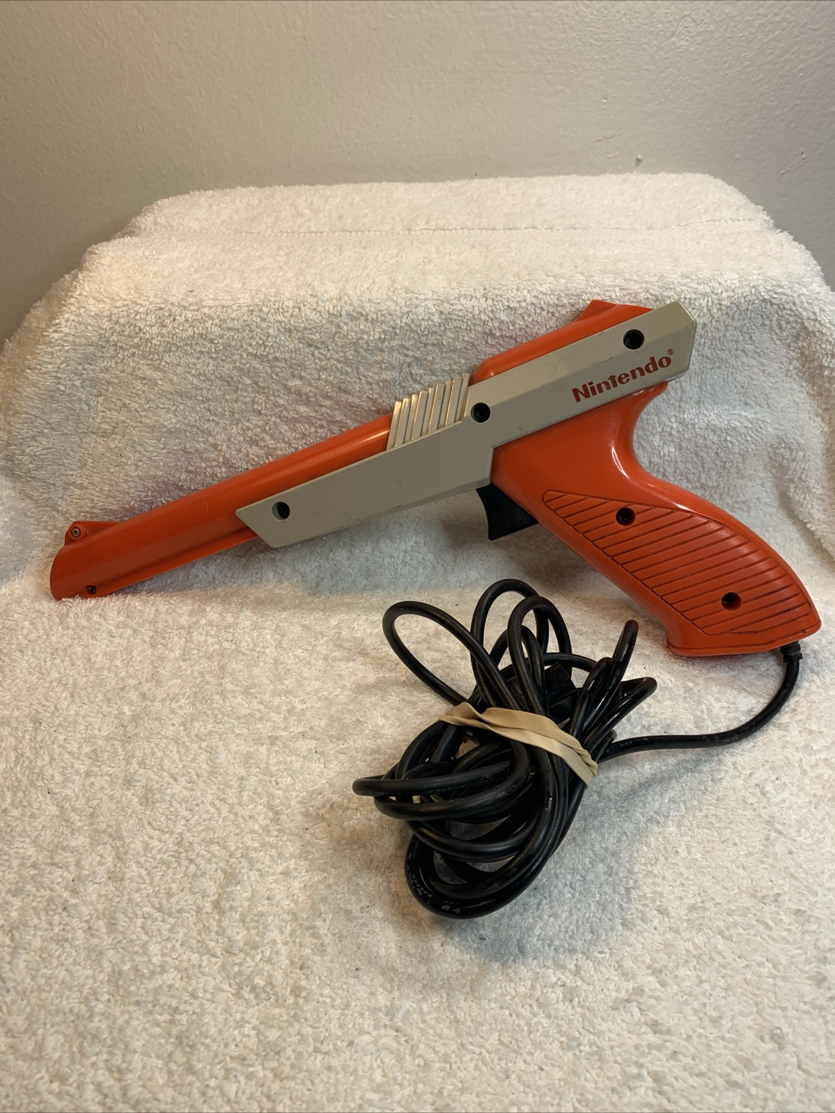 Original 1985 Orange Nintendo NES Zapper Gun NES-005 Authentic Untested