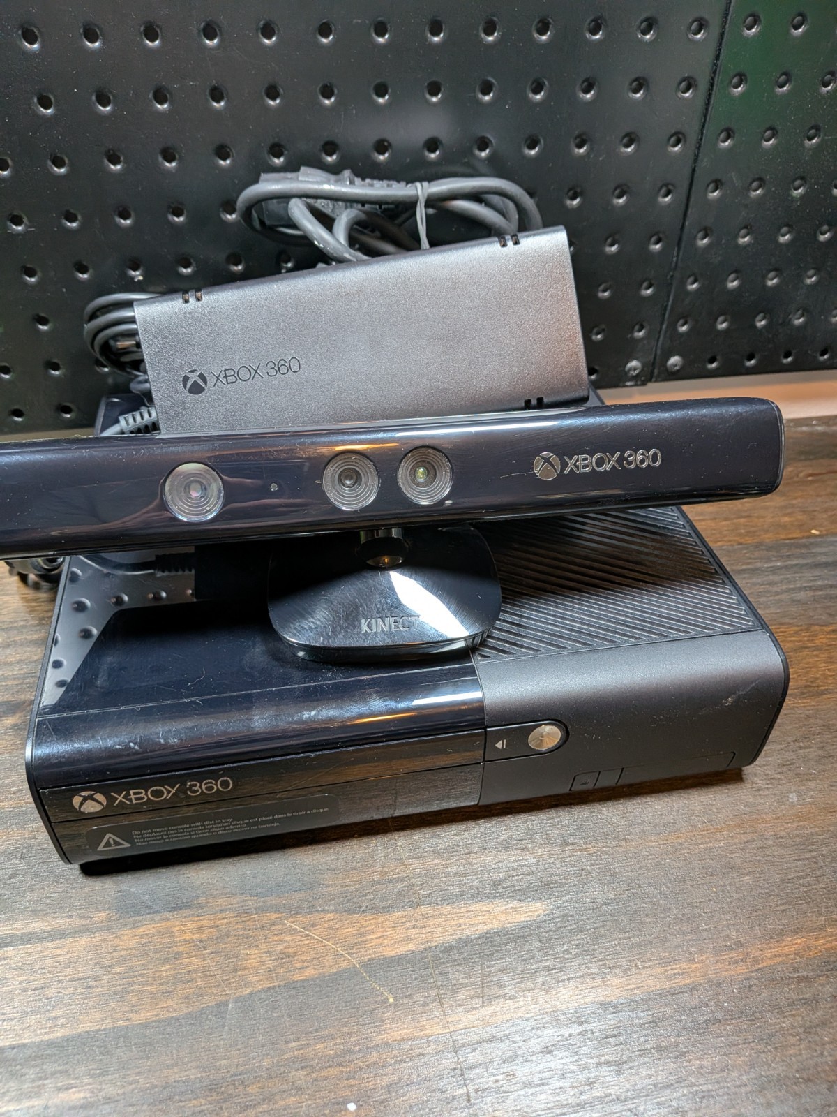 Xbox 360 E Console 500GB Bundle w/ Kinect 4 Controllers 6 Games Tested Working