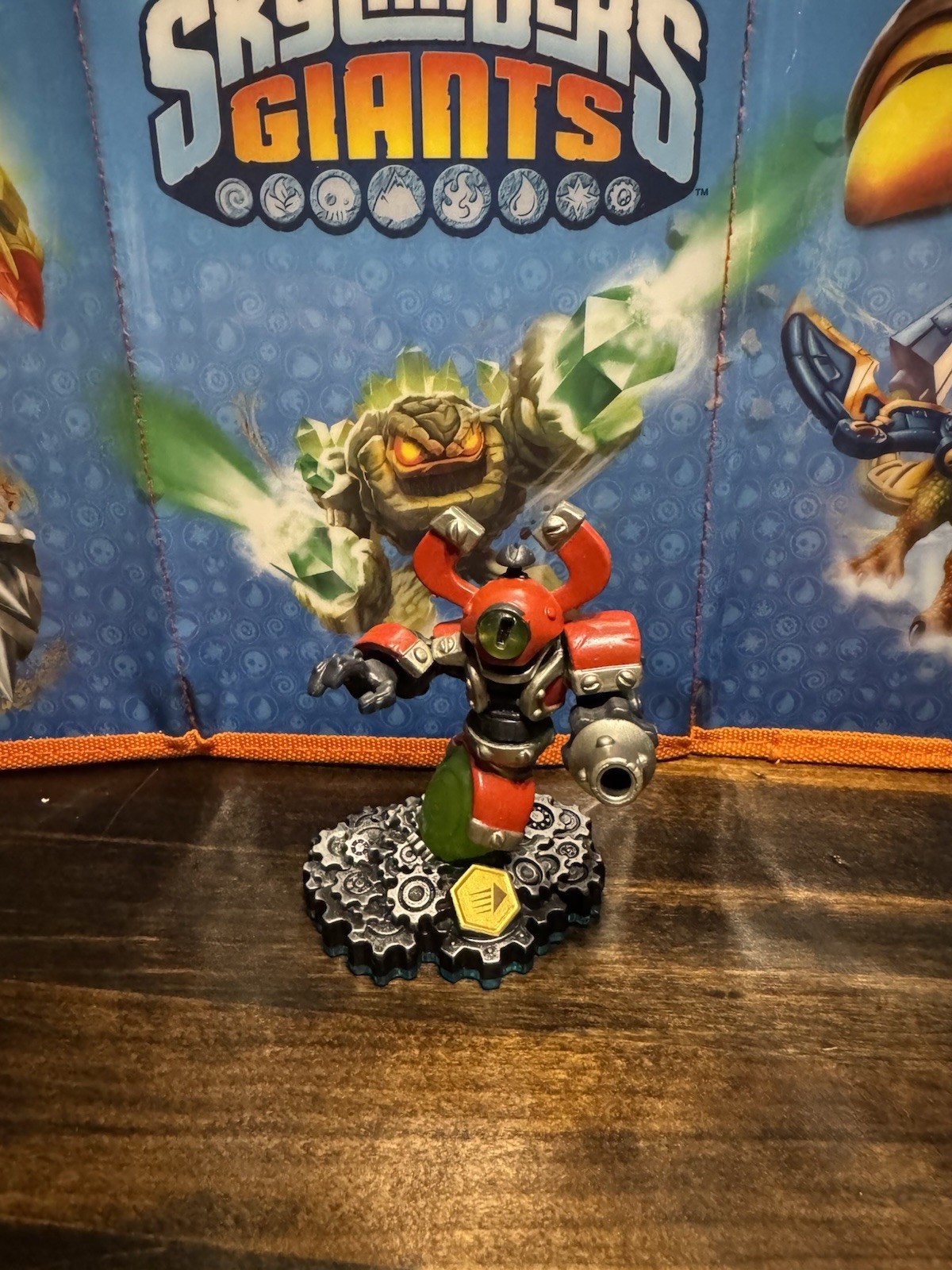 Skylanders Collection 11 Figures , travel bag and copy of game