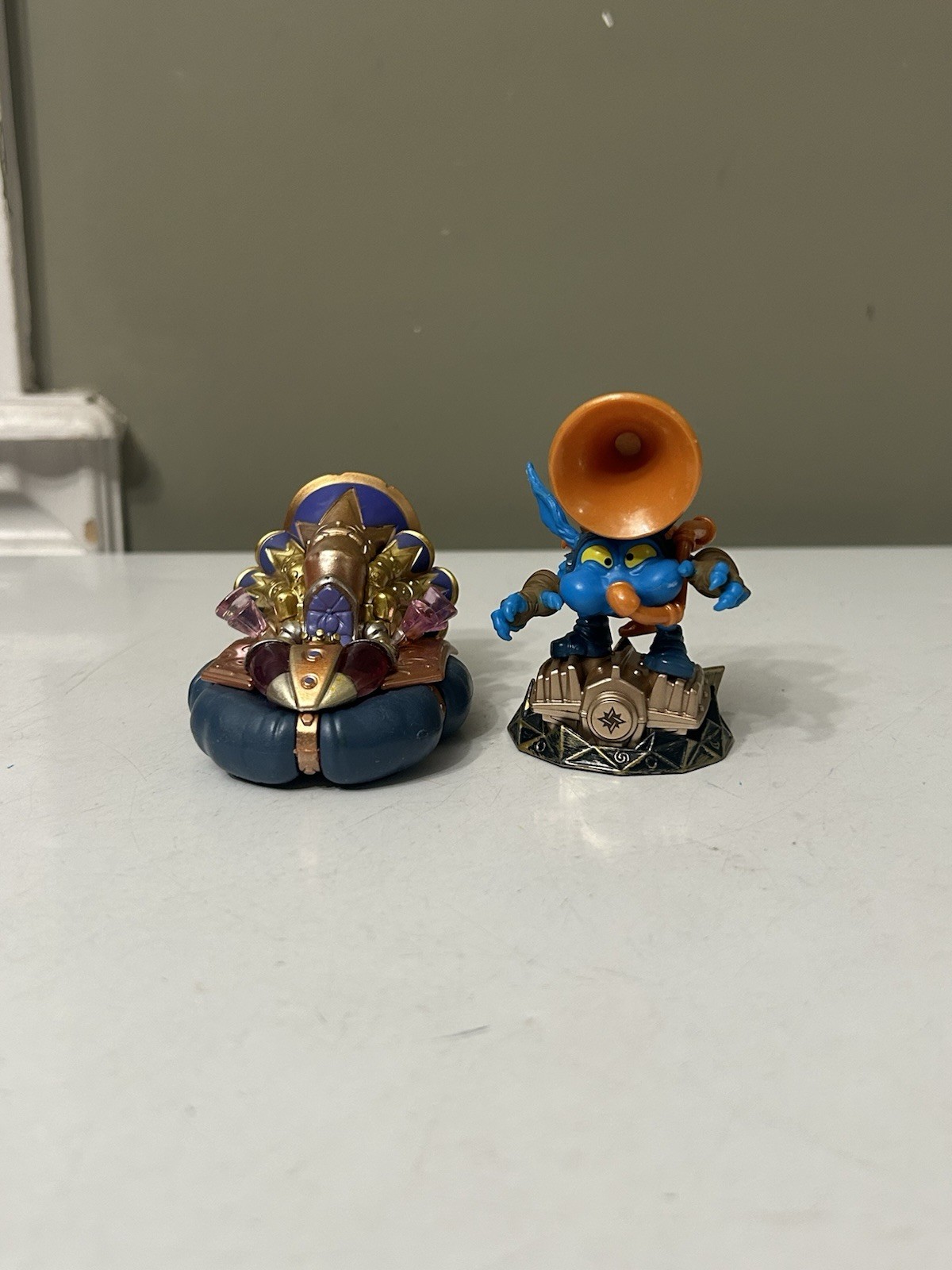 Skylanders Superchargers Big Bubble Pop Fizz Figure & Soda Skimmer Vehicle Set