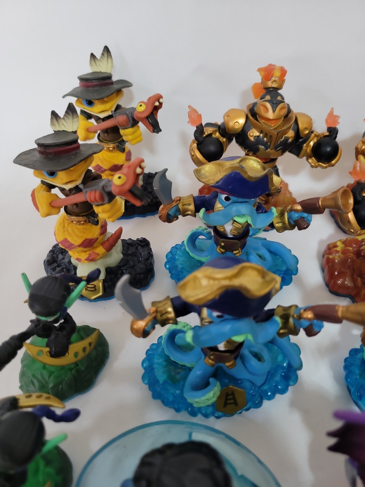 Activision Skylanders – Bulk Lot of 30 + Figures