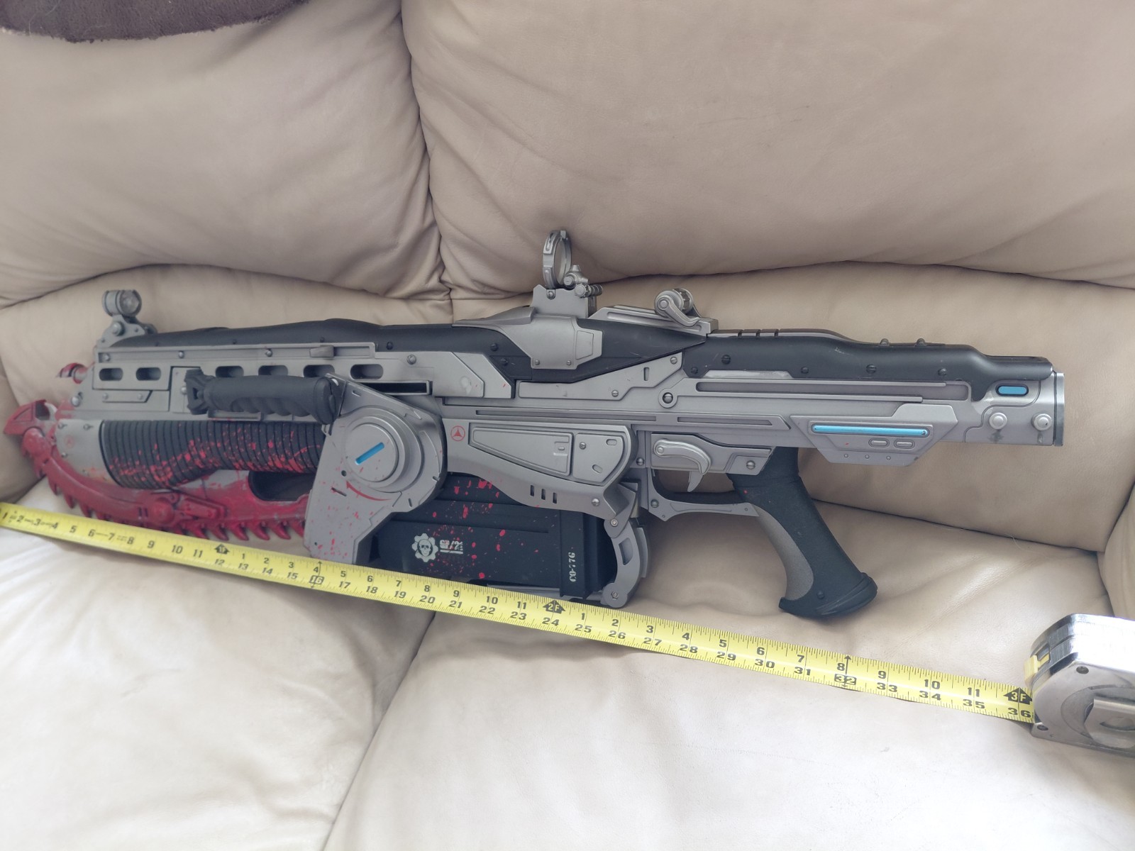 NECA Gears Of War Lancer Replica 2008 – Bloody Lancer – 36″ Full Size Prop