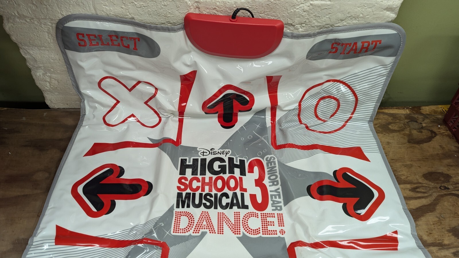 New High School Musical 3: Senior Year Dance Bundle (PlayStation 2, 2008) READ!