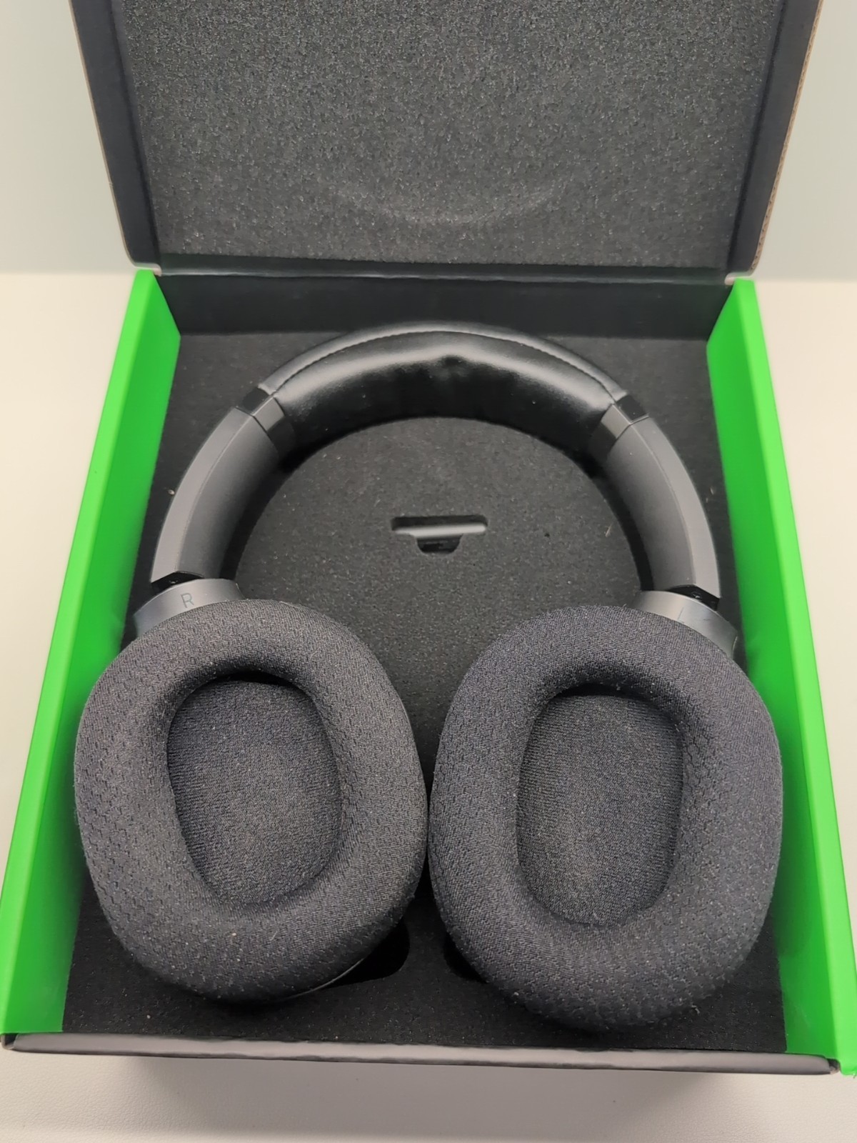 Razer Barracuda Wireless Multi-Platform Gaming & Mobile Headset With Box #4