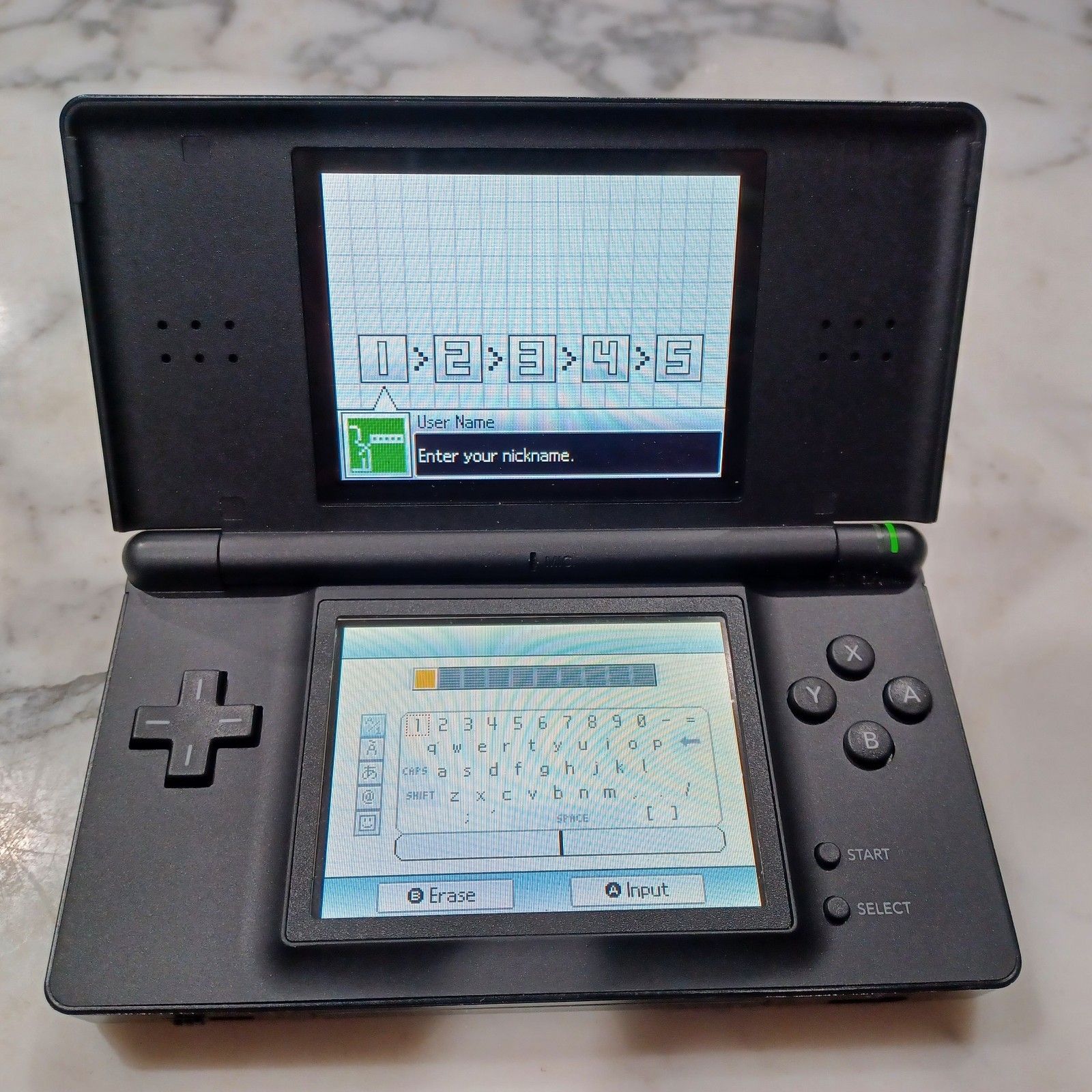 Vintage Find | Nintendo DS Lite Onyx Black with 2 stylus and Charger & Game