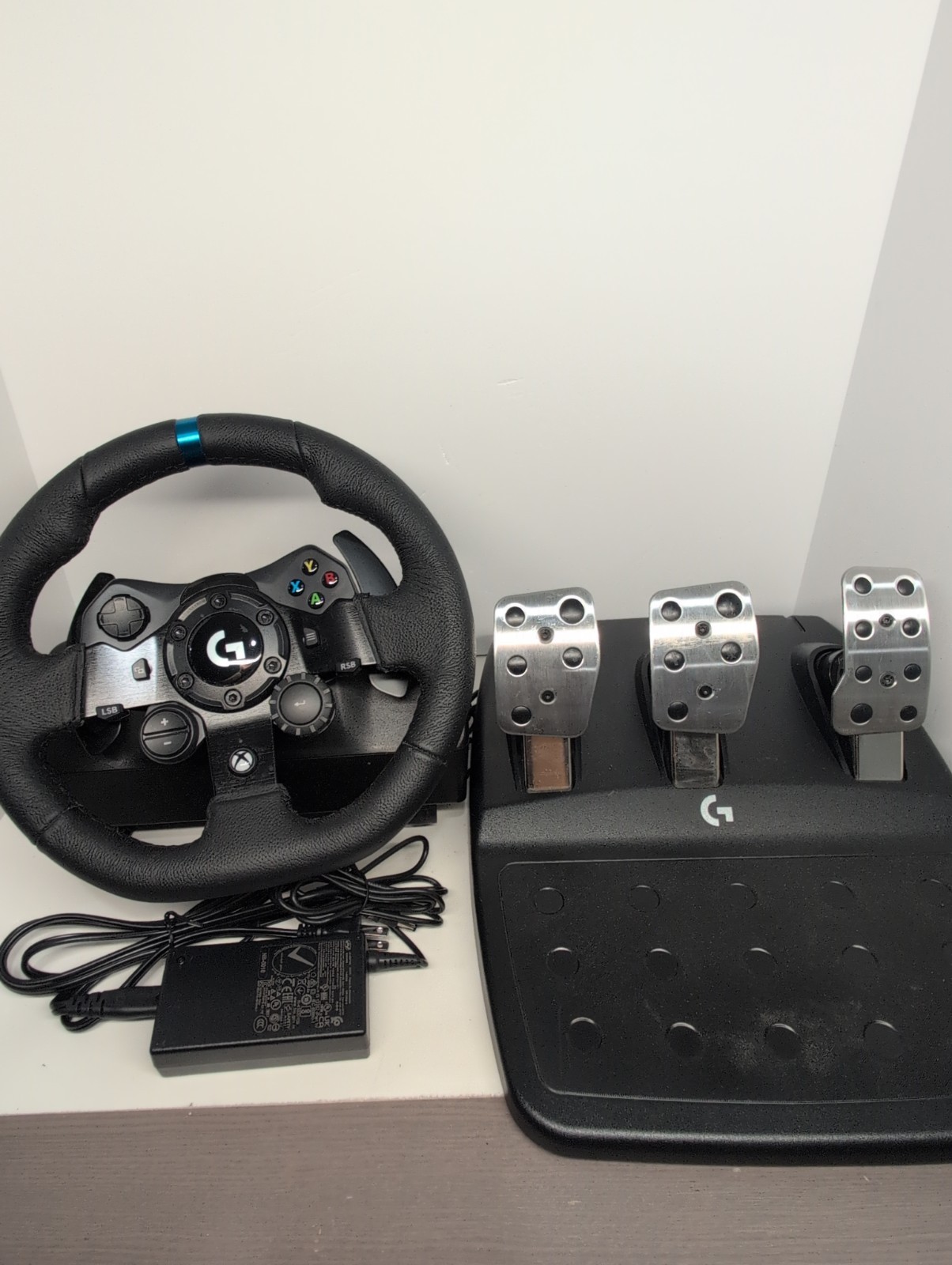Logitech G923 TRUEFORCE Racing Wheel and Pedals for XBOX – Black