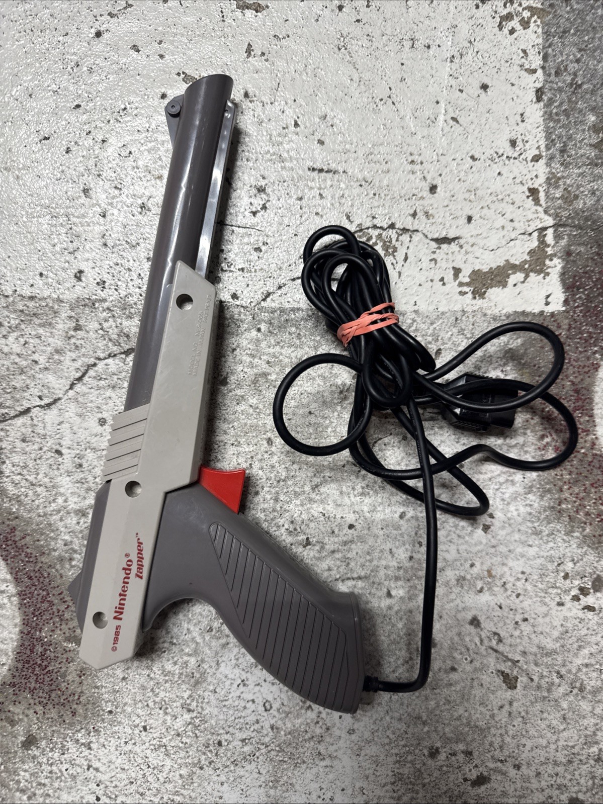 Nintendo NES Zapper Light Gun Gray Controller OEM Original 1985 Grey