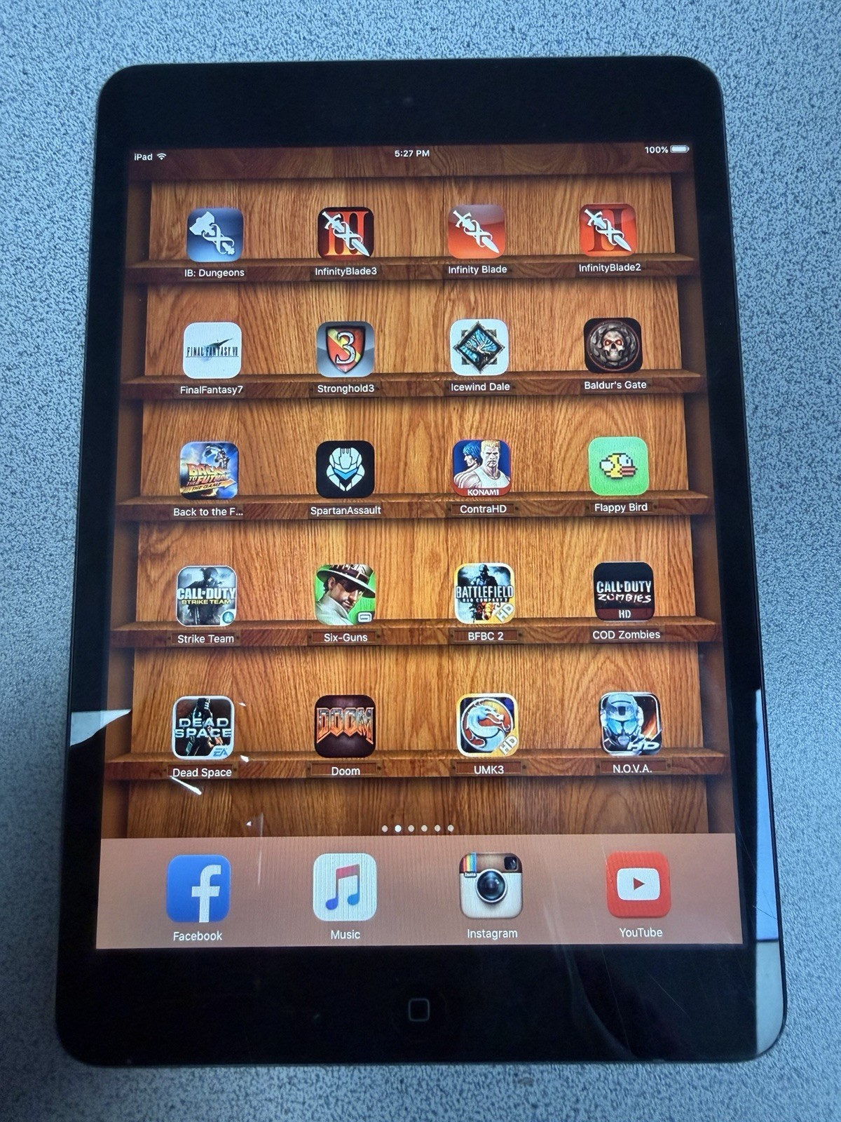 iPad Mini 1st Gen 32GB Infinity Blade Icewin Dale Baldur’s Gate Bully