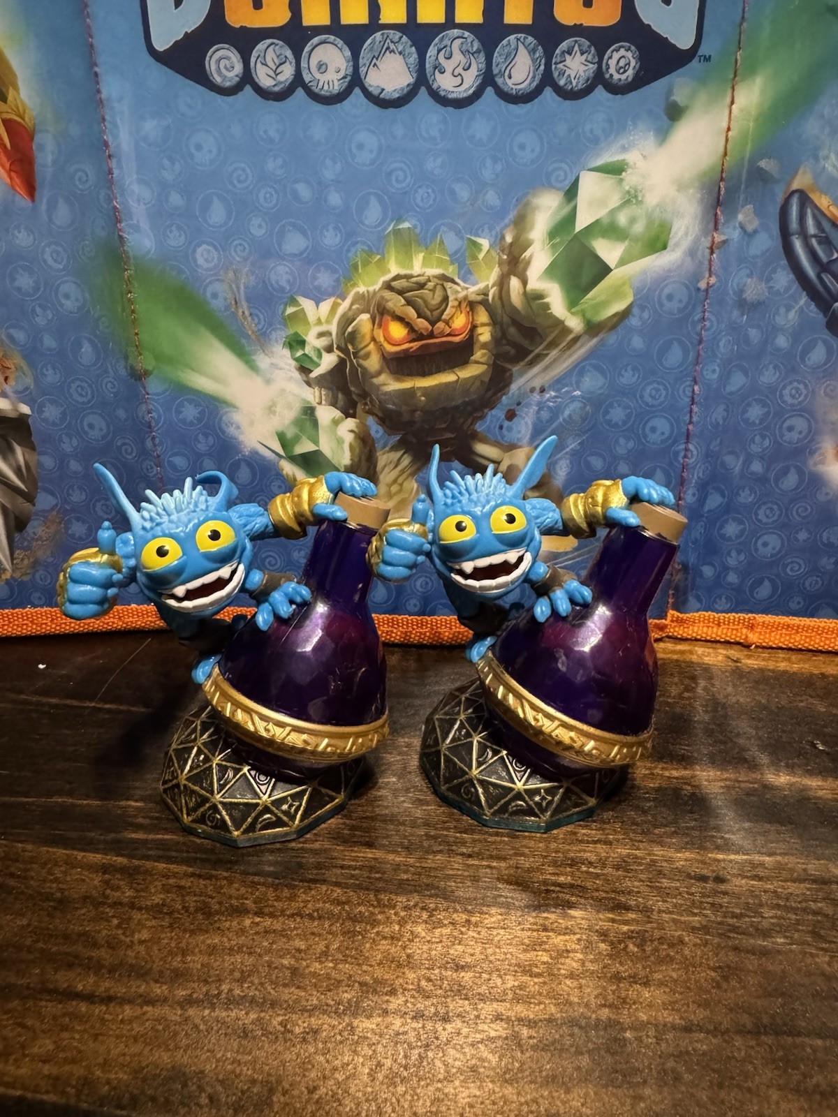 Skylanders Collection 11 Figures , travel bag and copy of game