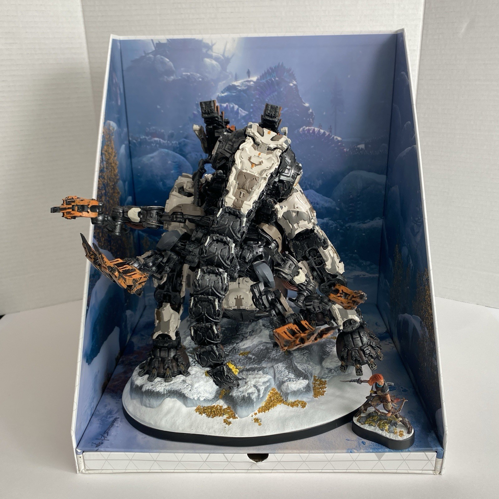 Horizon Forbidden West Collector’s Edition – Tremortusk & Aloy Statue (No Game)