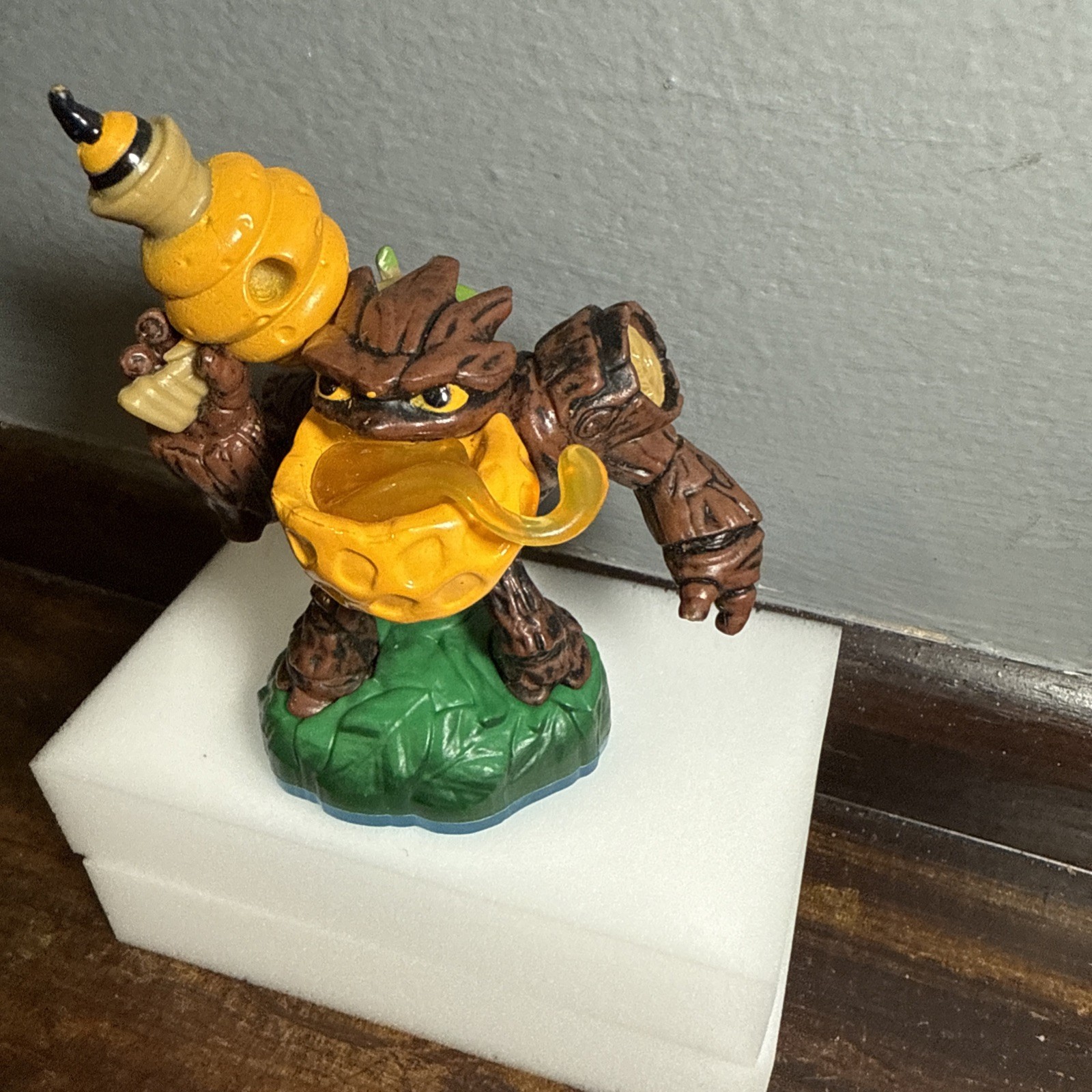 Skylanders Swap Force Lightcore Bumble Blast Figure – Activision 2013