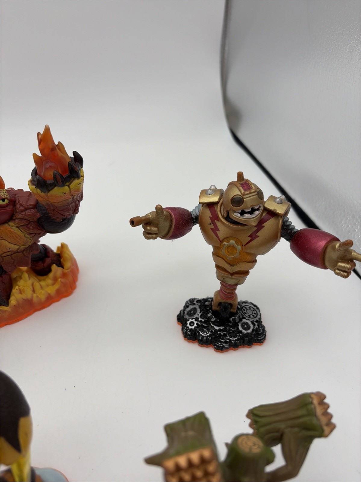 Skylanders Giants Series Lot of 10 Figures Bouncer Eye Brawl Swarm Cinder