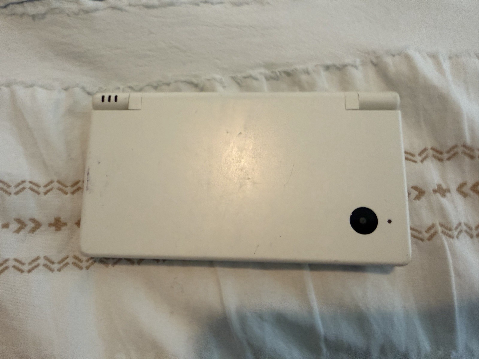 Nintendo DSi TWL-001(JPN) White Handheld System NTSC-J Touchscreen 256MB