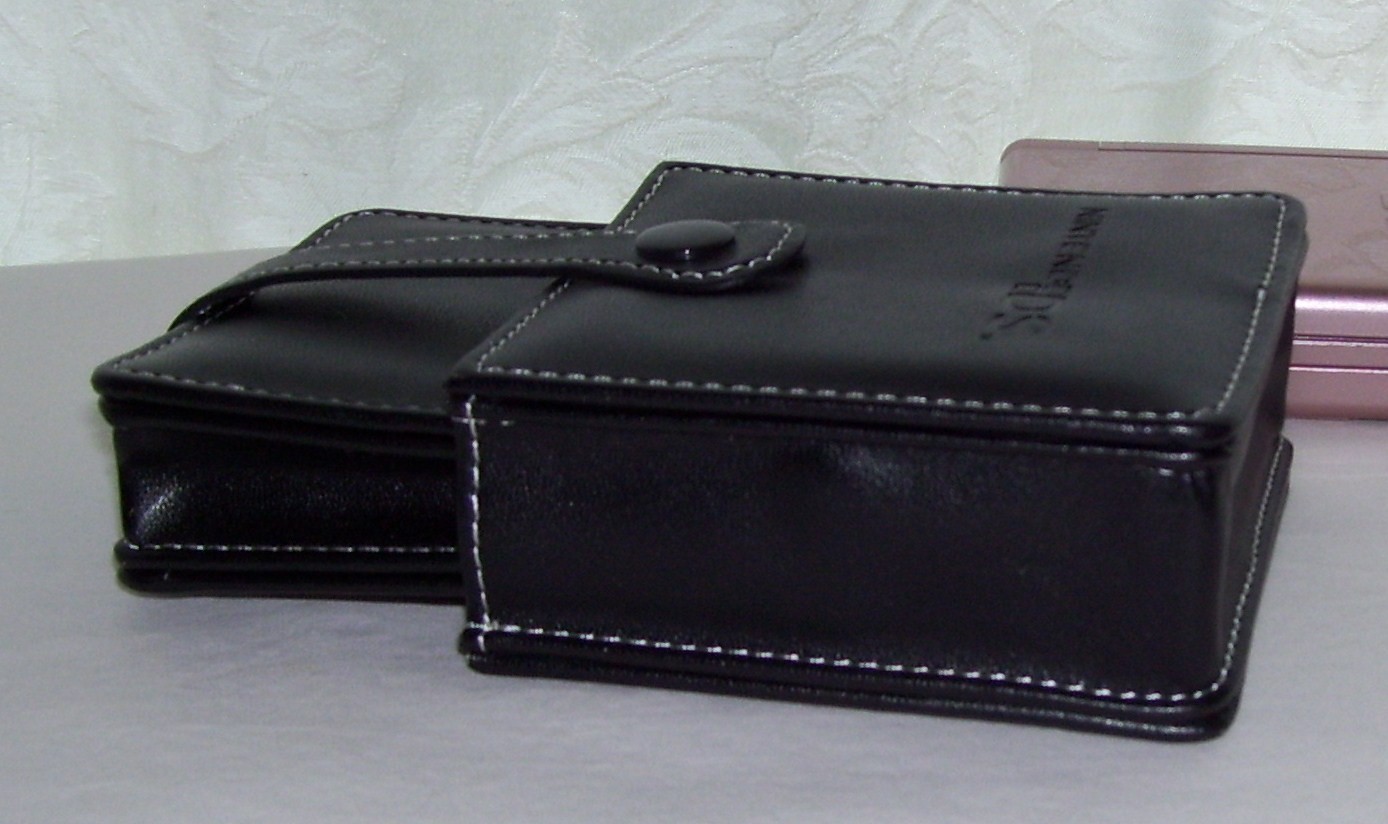 Genuine Nintendo DS . Black Synthetic Leather Padded Game Case / Sleeve ONLY