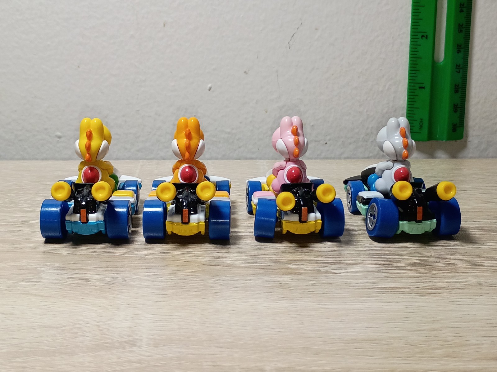 16-PK YOSHI Mystery Egg Super Mario Kart Hot Wheels Pink Yellow Orange Black