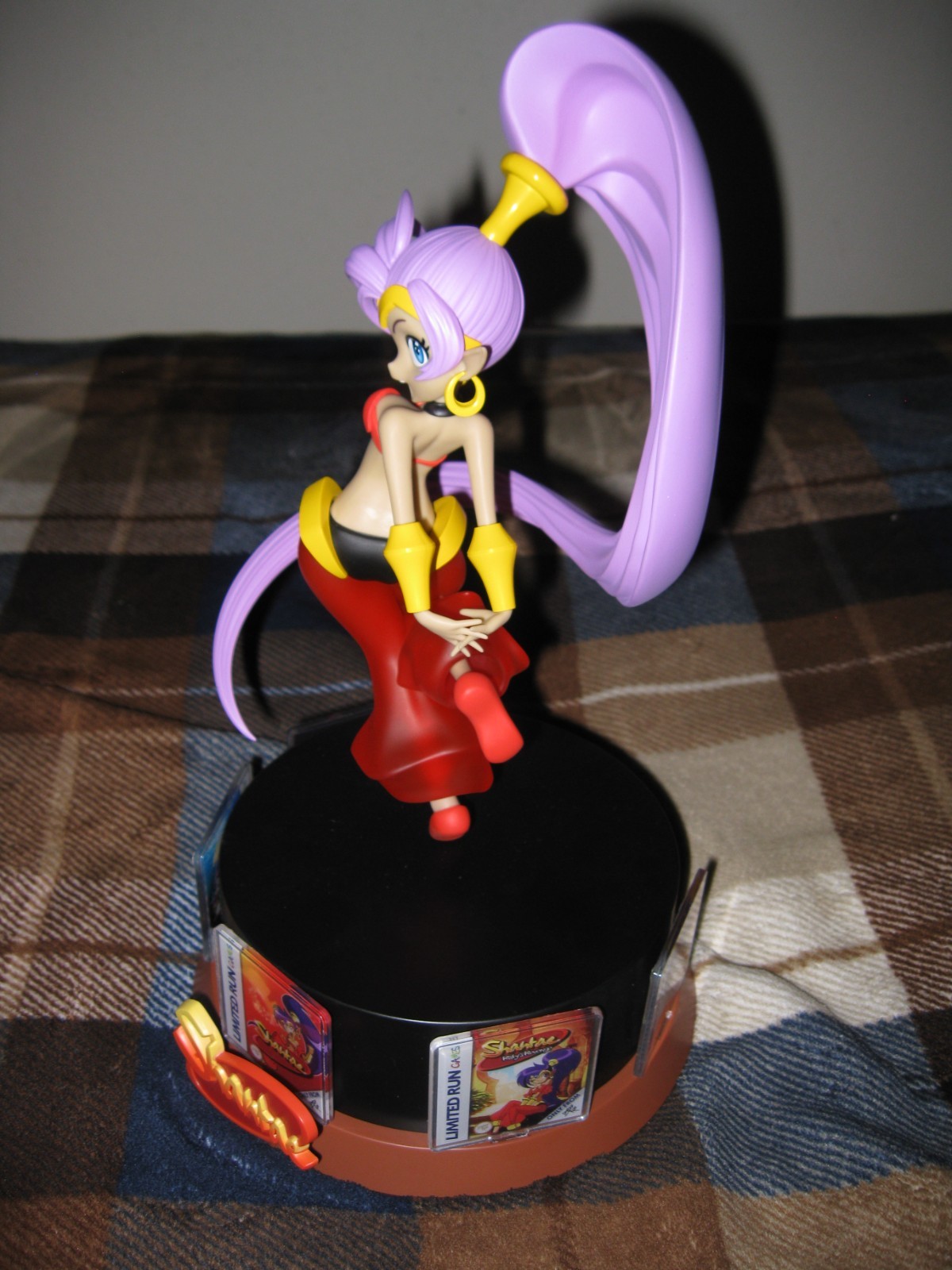 Shantae – Limited Run Games 20th Anniversary Statue + Acrylics (Box Damage)