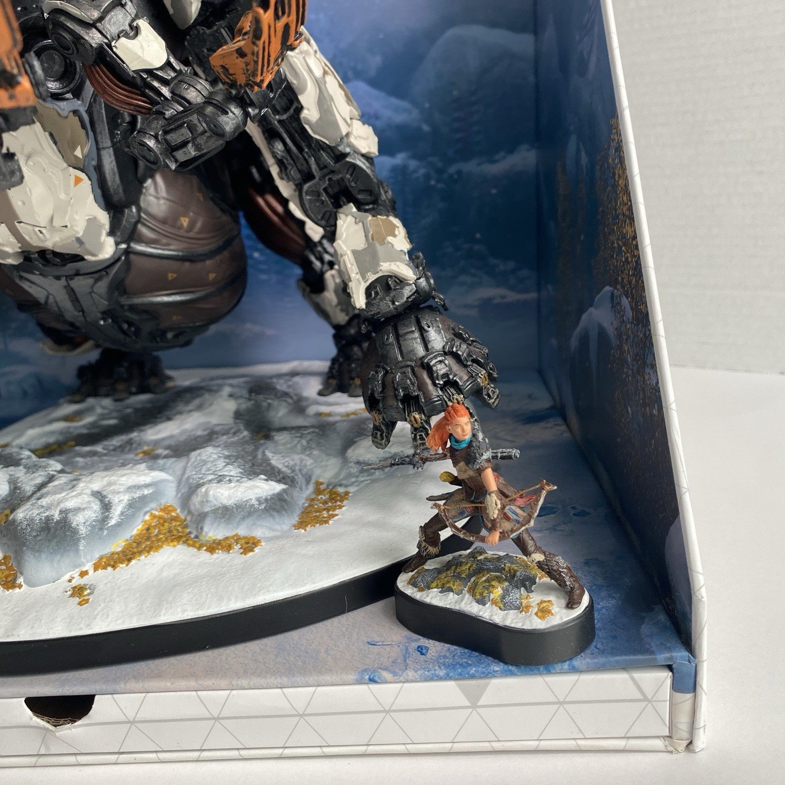 Horizon Forbidden West Collector’s Edition – Tremortusk & Aloy Statue (No Game)