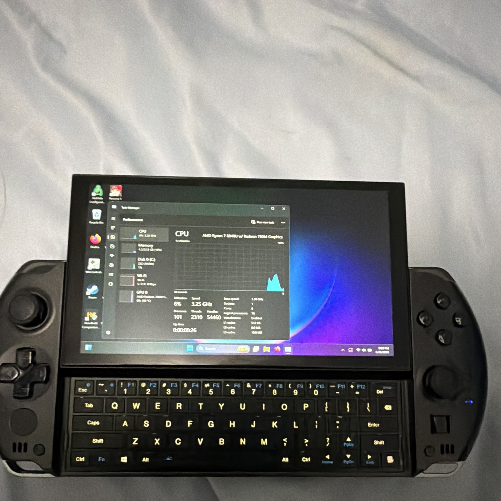 GPD WIN 4 Ryzen 7 8840U 32GB DDR5 w/ 1TB