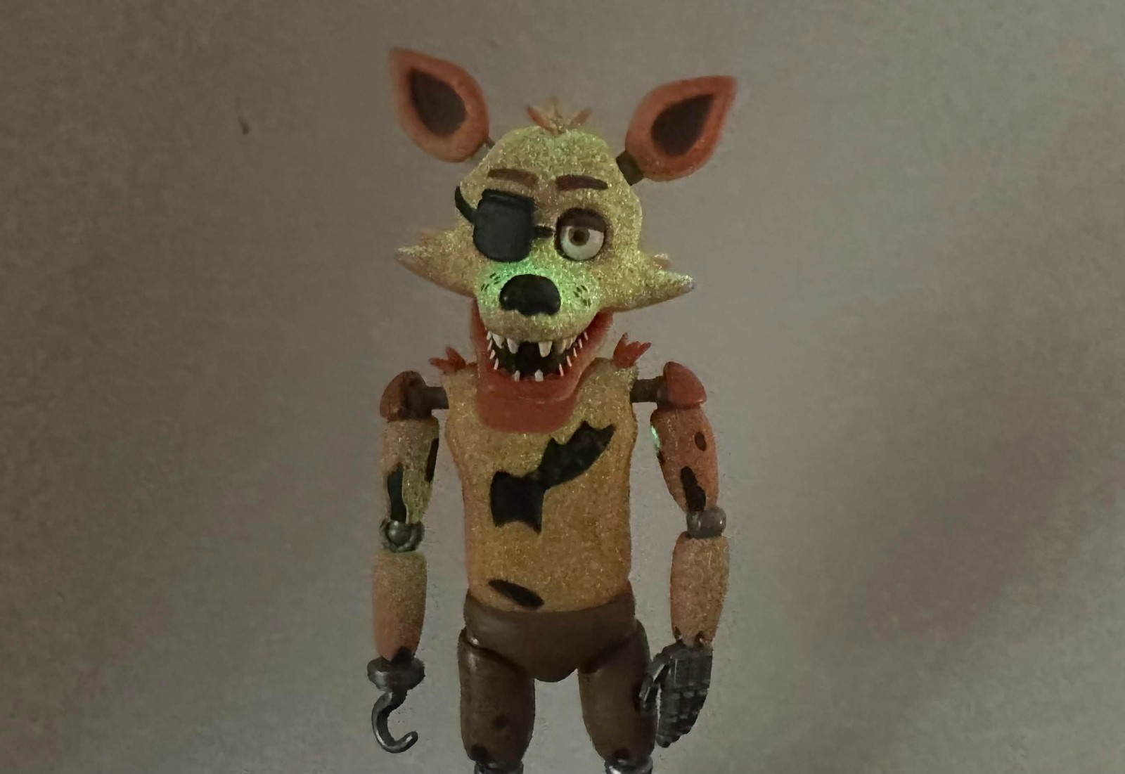 Funko FNaF, 2017 – Glow in the dark Foxy action figure. [Hot topic exclusive]