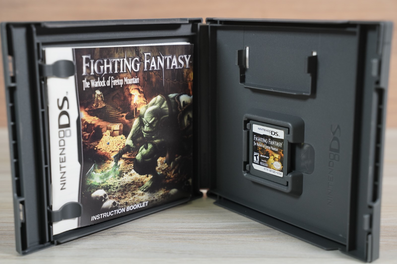 Fighting Fantasy: The Warlock of Firetop Mountain COMPLETE CIB Nintendo DS 2009