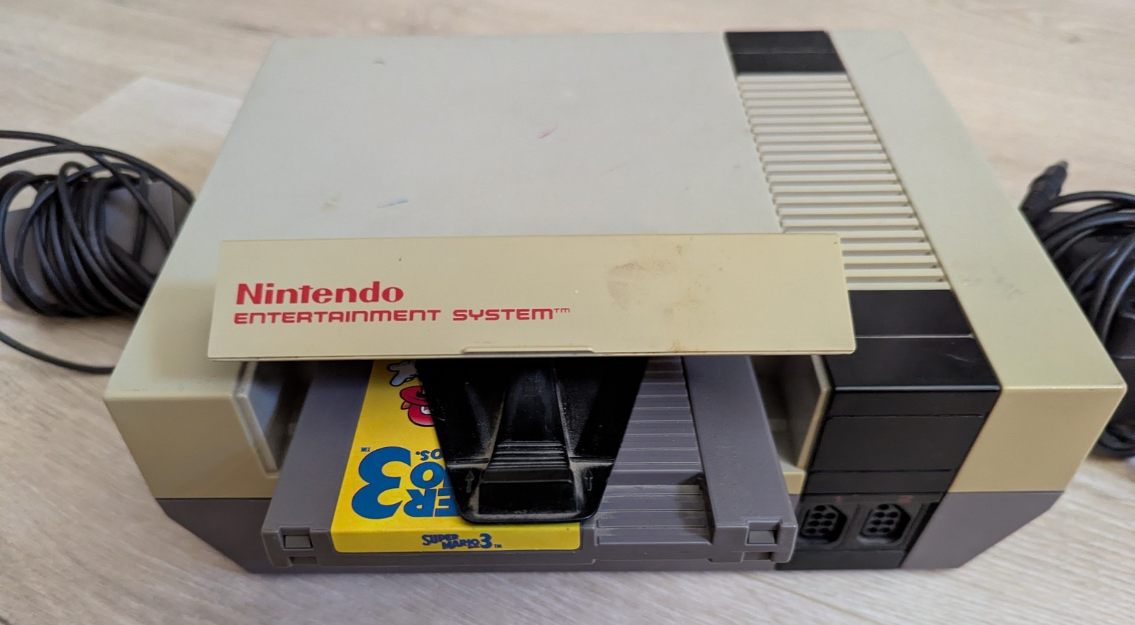 Original Nintendo NES Entertainment System w/ Super Mario Bros 1-3 & Game Genie