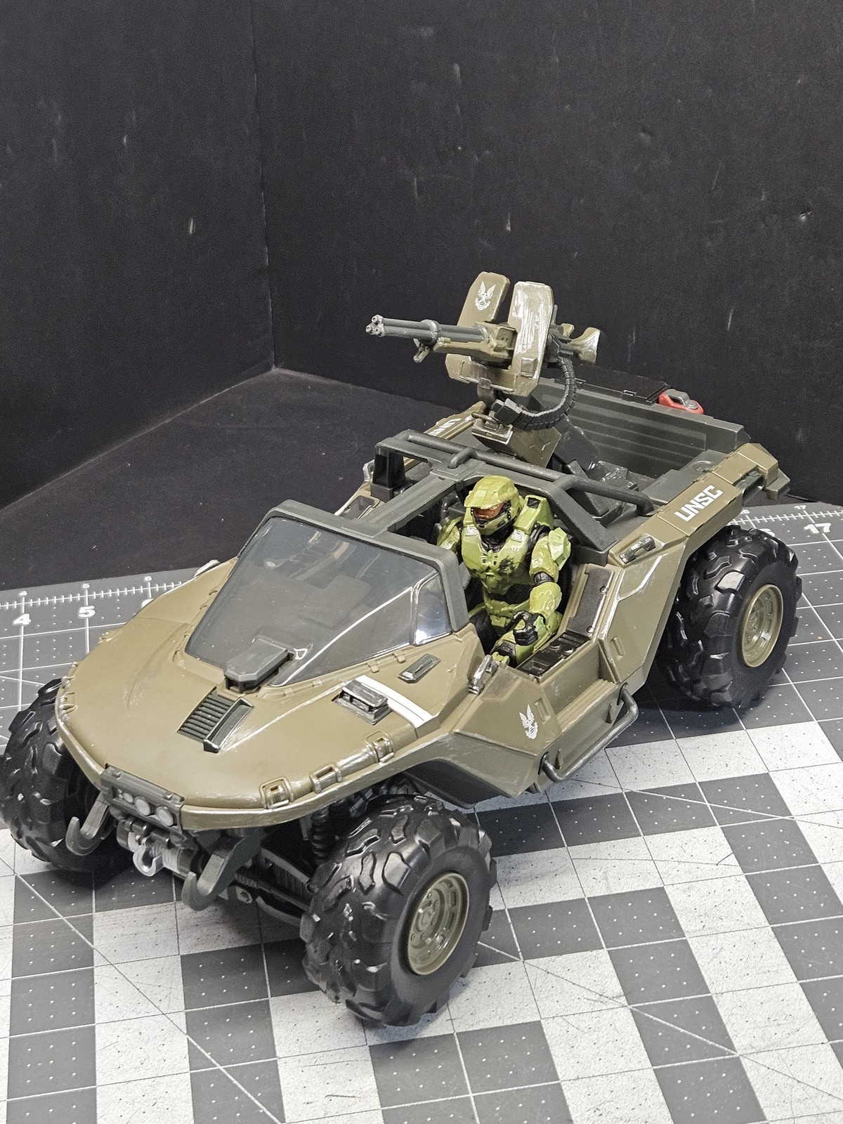 Halo Master Chief Action Figure & Warthog Vehicle Jazwares World of Halo Set