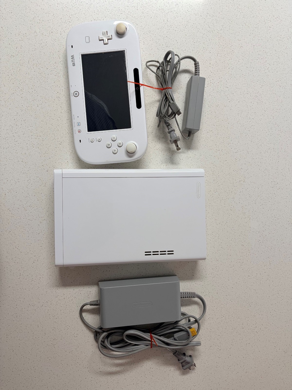Nintendo Wii U WHITE Console bundle 32GB – Used in great condition