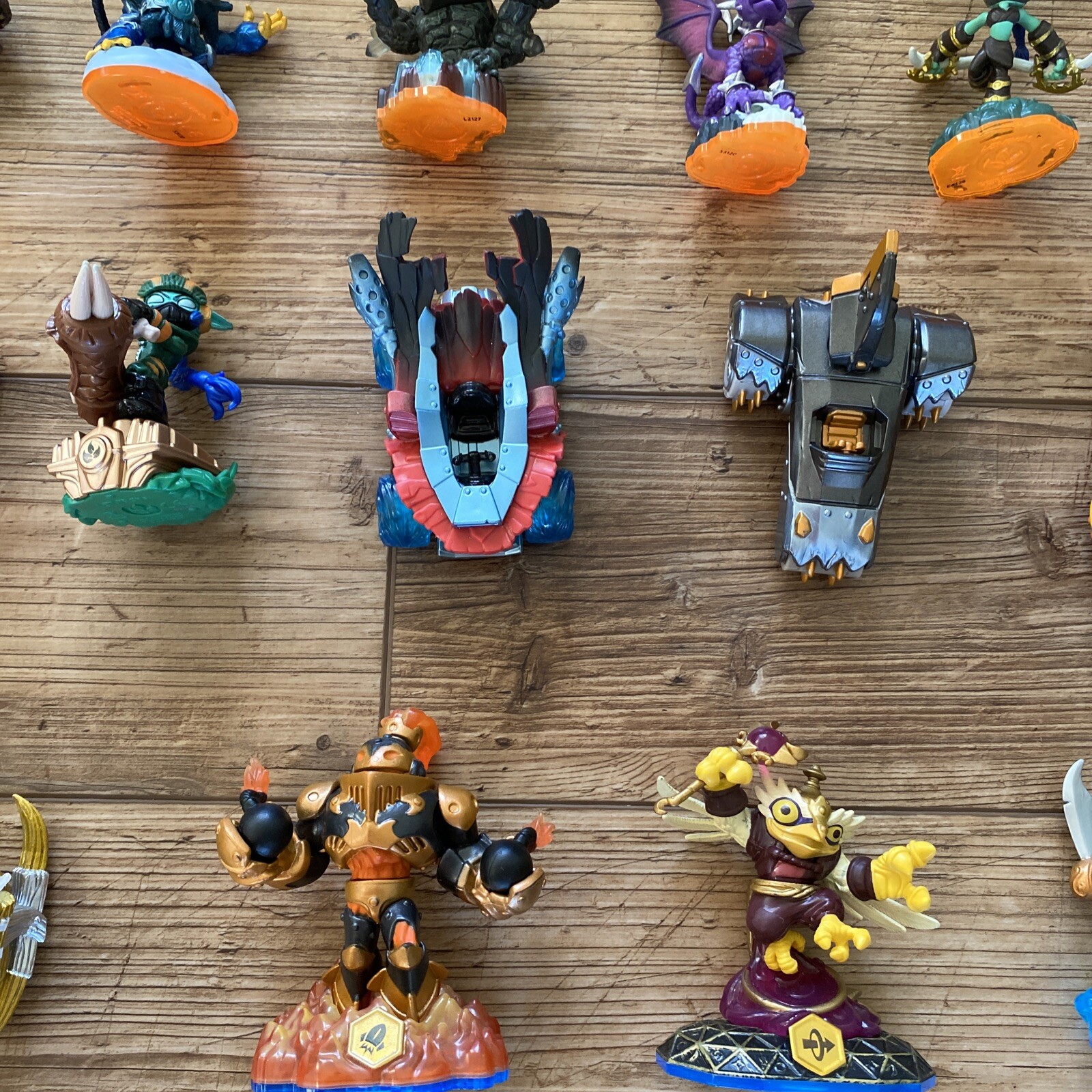 Activision Skylanders 32 Figure / Vehicle Lot 1 Portal 1 Case Crusher, Swarm