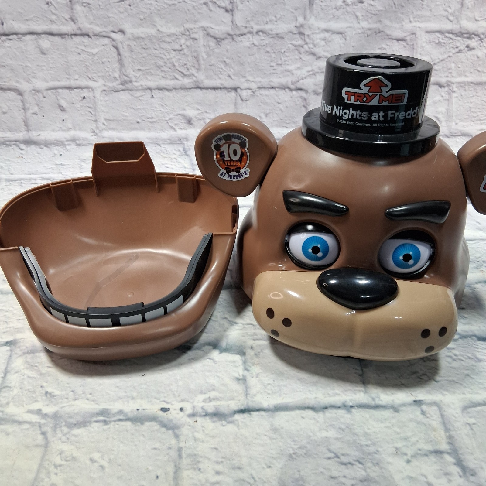 Five Nights At Freddy’s 10th Anniversary Animatronic Talking Freddy Head WORKS
