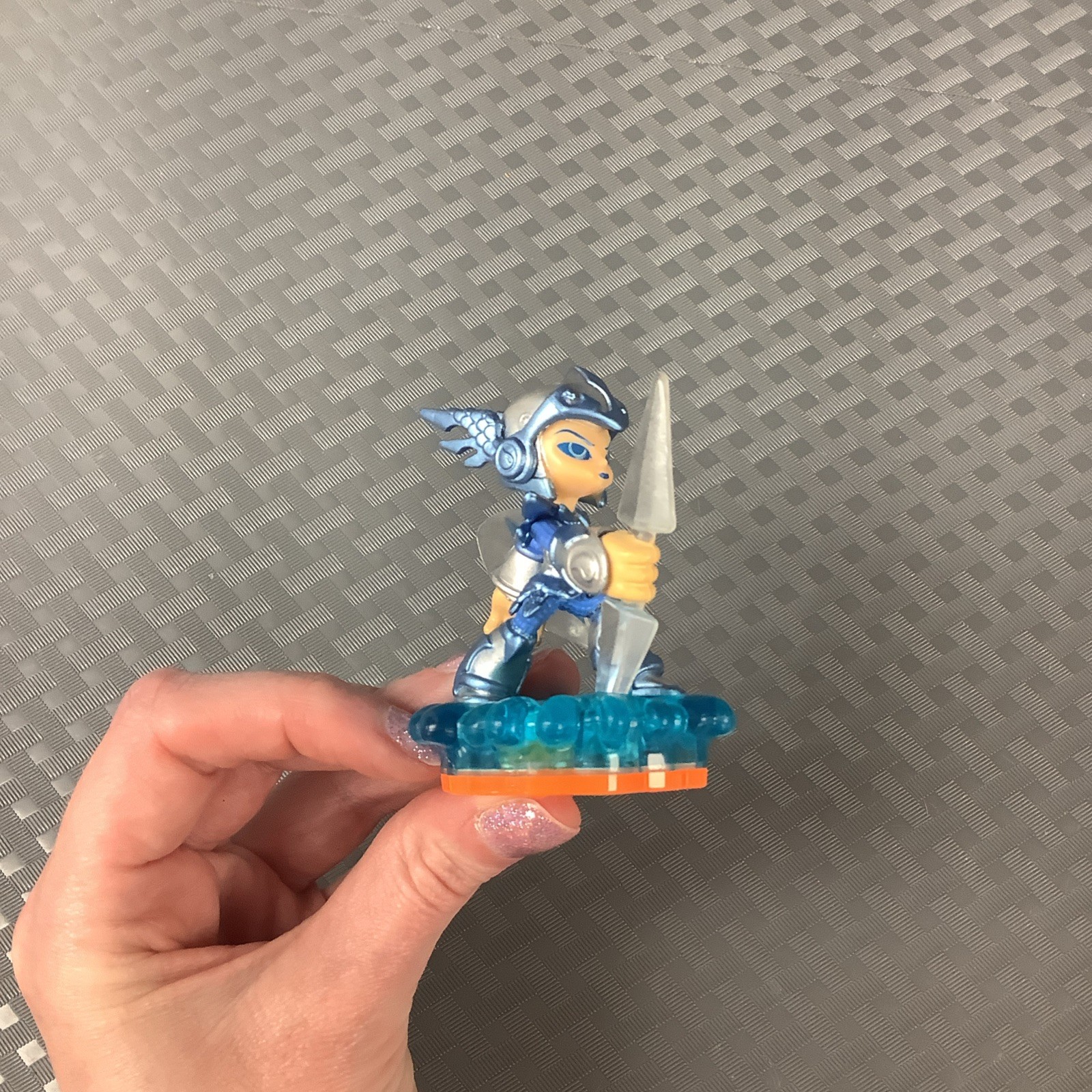 SKYLANDERS GIANTS LIGHTCORE CHILL FIGURE – WATER ELEMENT – Authentic!