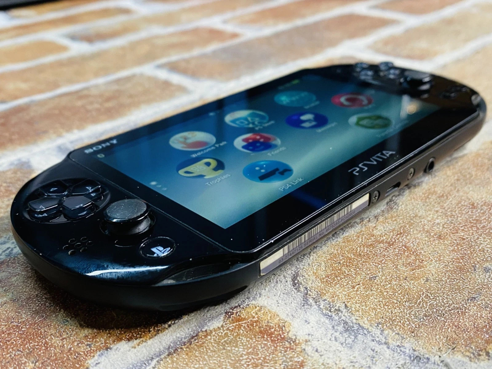 PS Vita Black PCH 2000 SONY PlayStation Japan 16GB Charger 3 Games No.2