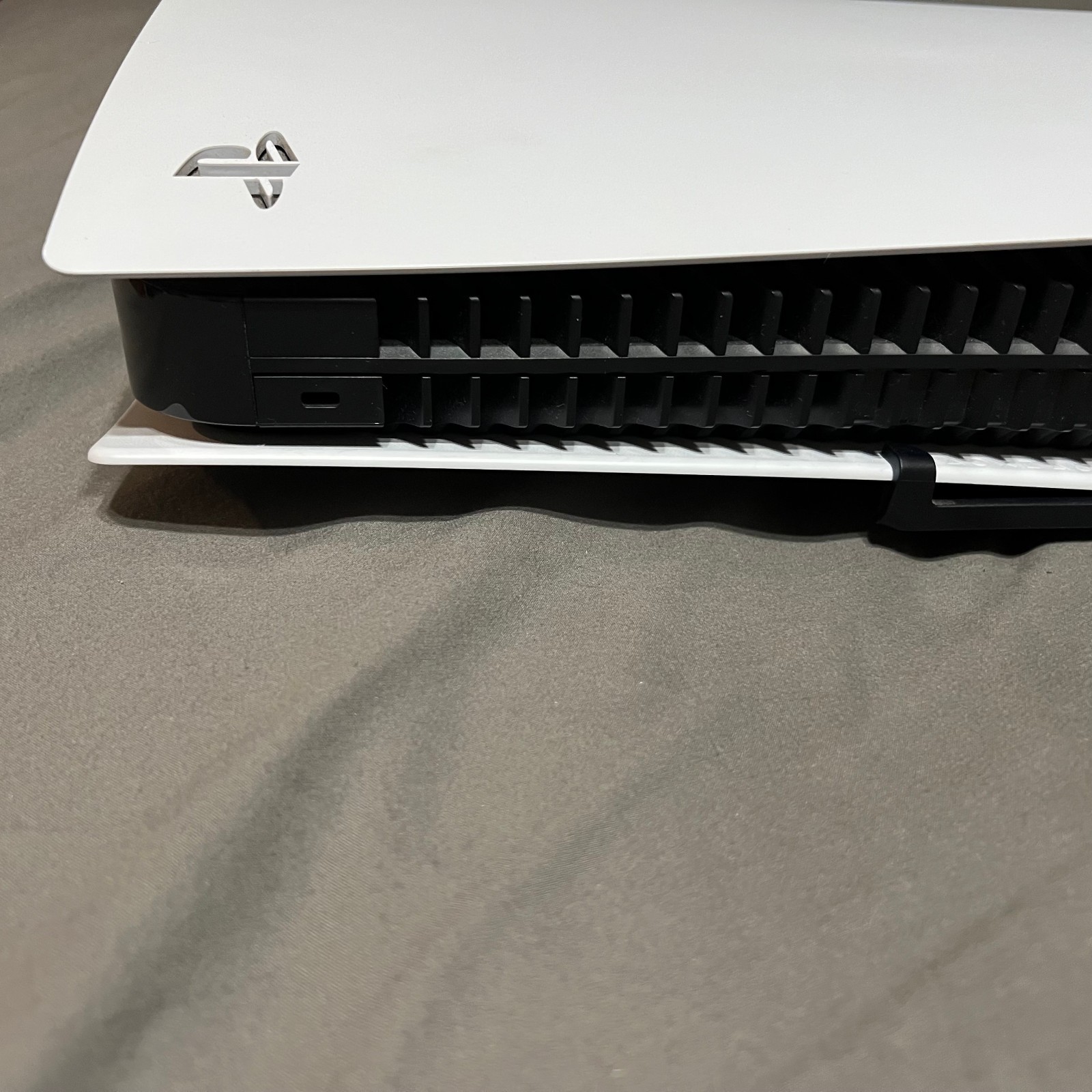Sony PlayStation 5 Digital Console White 825GB + 2TB NVMe CIB