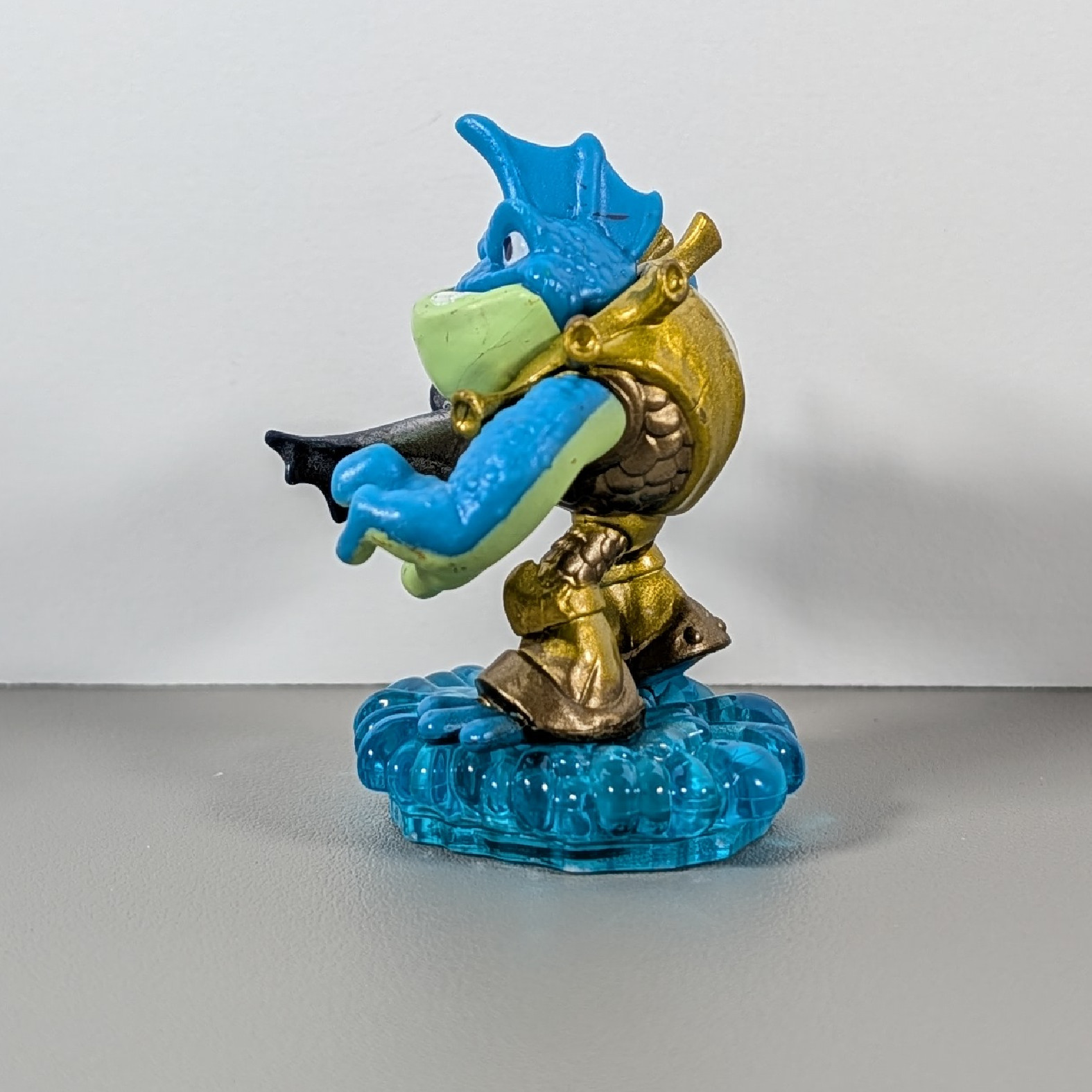 Skylanders SWAP FORCE Character Figure: RIP TIDE (blue base)