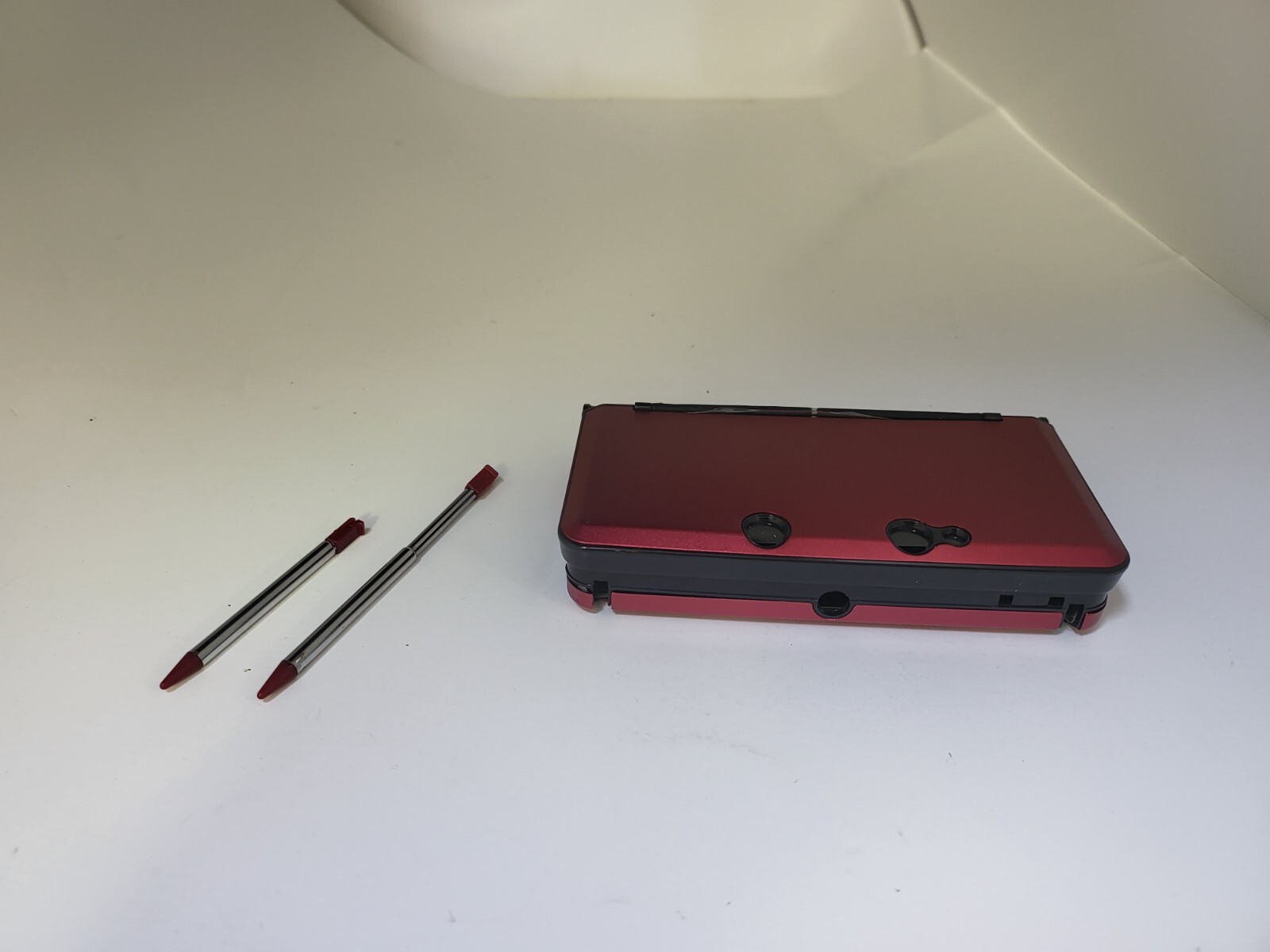 NEW RED Aluminum case W/2 Retractable Stylus Pens for the OLD Nintendo 3DS