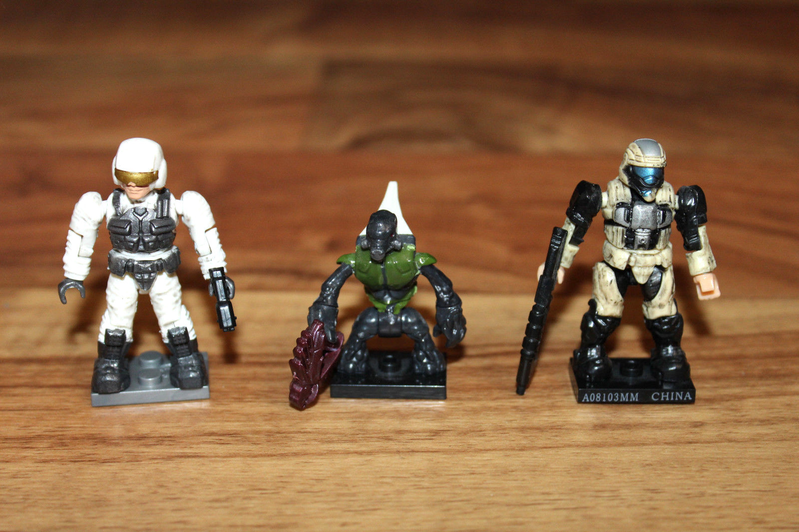Mega Bloks Mega Construx Halo Figure Set Master Chief Spartan Red Green White