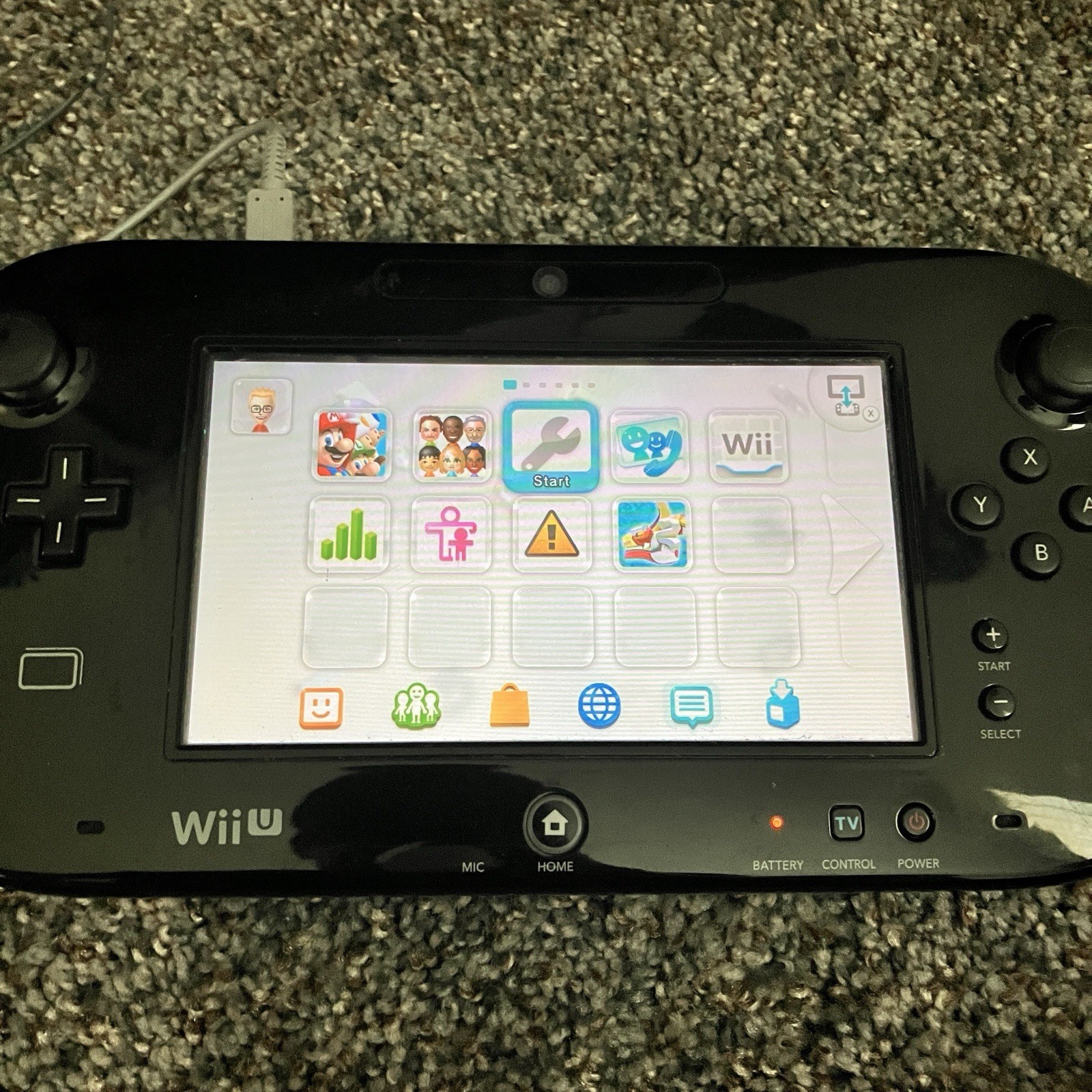 Nintendo Wii U 8GB WUP-001 Console Gamepad Power Cables Sensor Bar Game