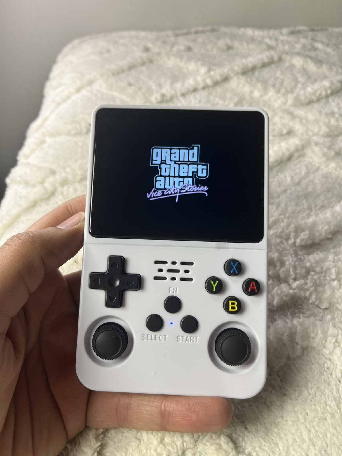R36S Retro Handheld Game Console, 3.5″ Color Screen