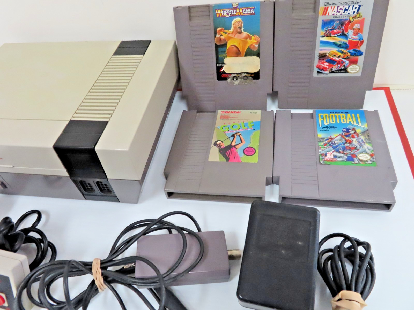 REGULAR NINTENDO VIDEO SYSTEM CONSOLE COMPLETE + GAMES TESTED & WORKING NES-001