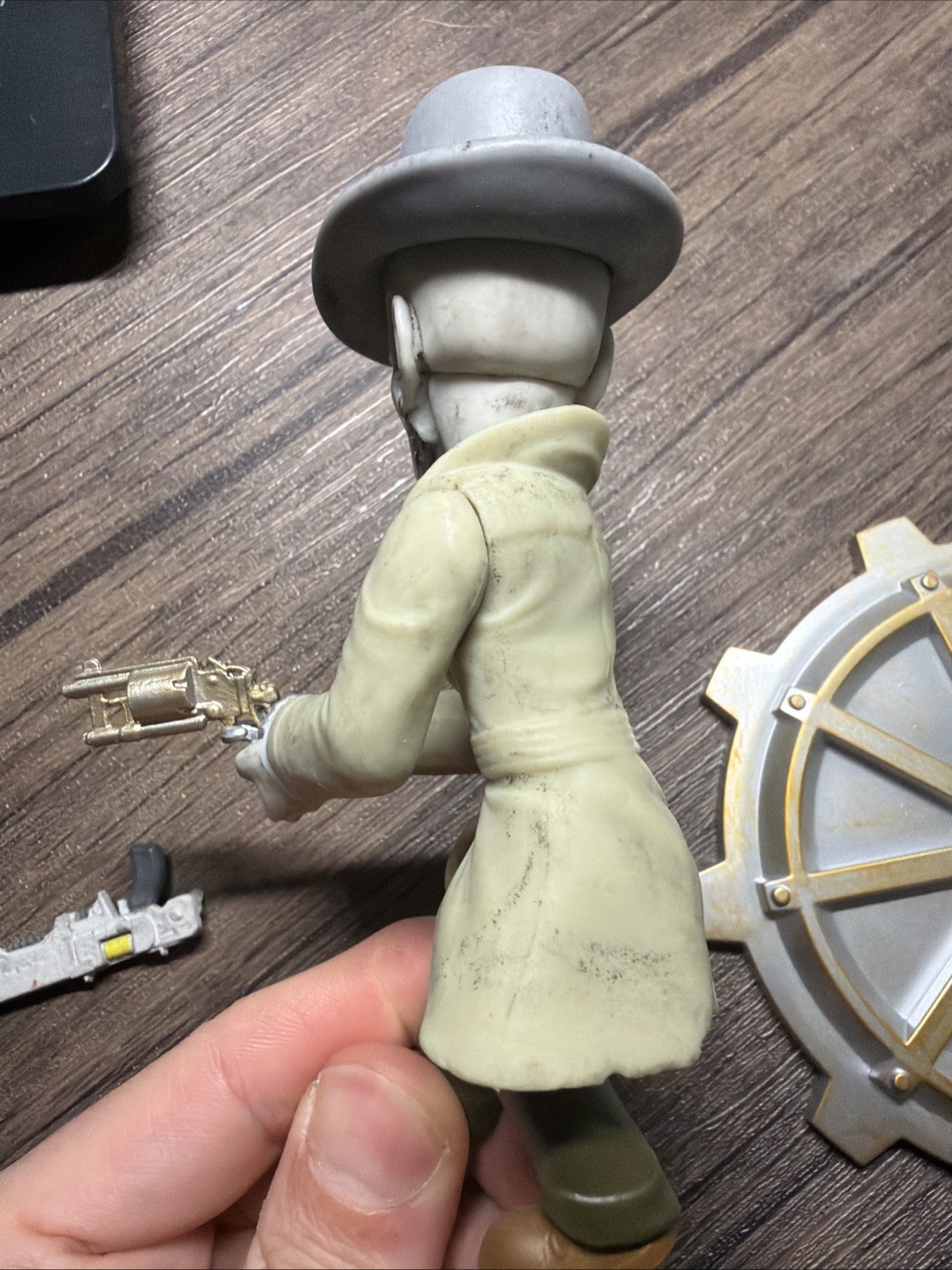 Fallout Crate Nick Valentine Loot Crate Figure Screen Shots