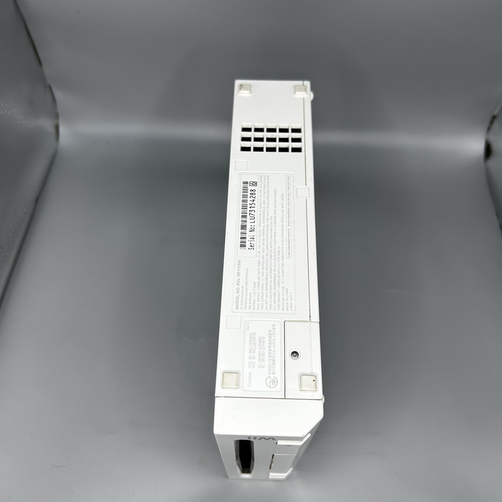 Nintendo Wii RVL-001 Bundle: 2 Wii Remotes, AV Cables, Games Lot